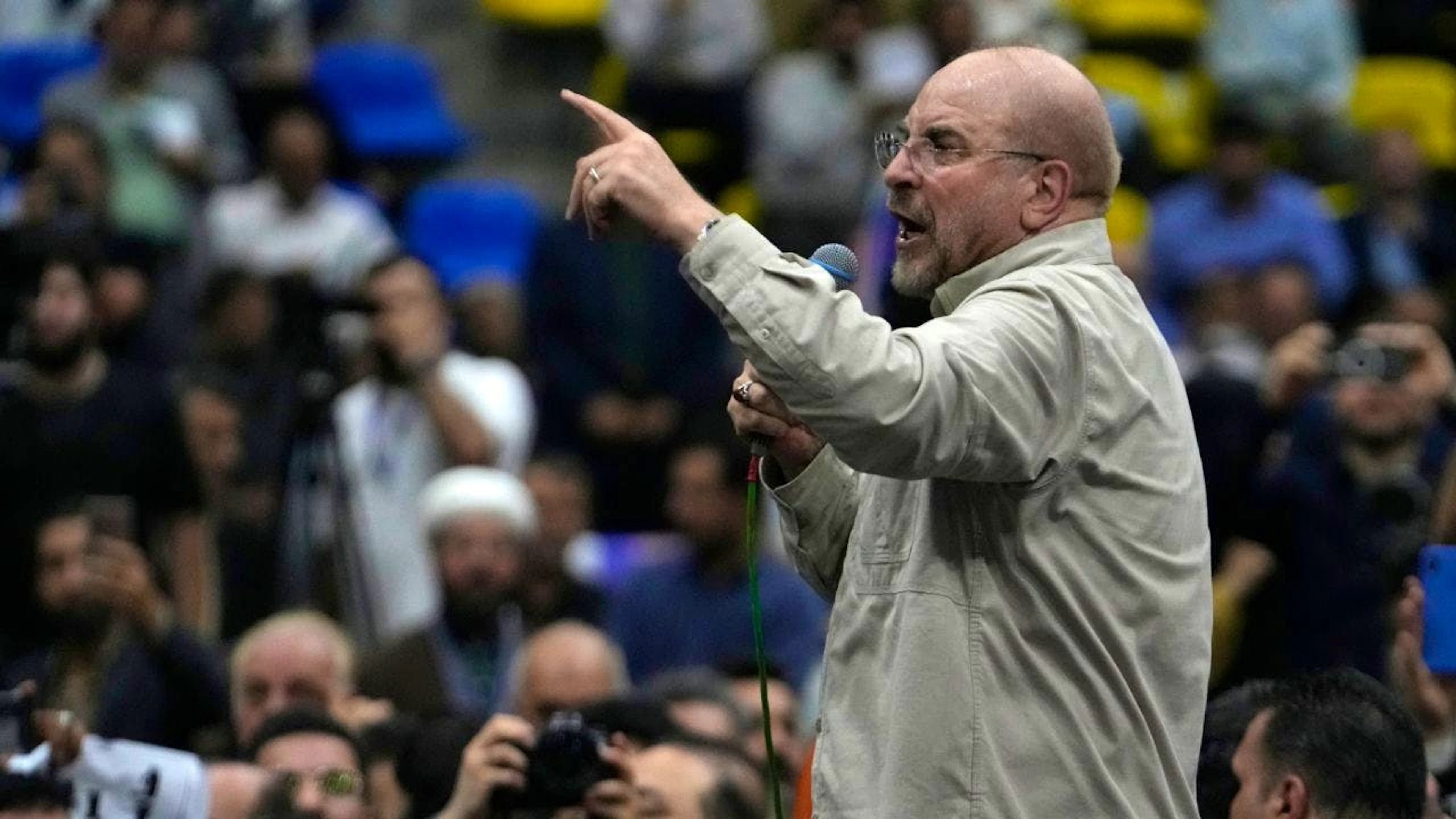 ARCHIV – Der iranische Parlamentspräsident Mohammad Bagher Ghalibaf, damals Kandidat für die Präsidentschaftswahlen, spricht bei einer Wahlkampfveranstaltung. (zu dpa: «Iran: Gewinnen Zugeständnisse durch Raketen, nicht Gespräche») Foto: Vahid Salemi/AP/dpa