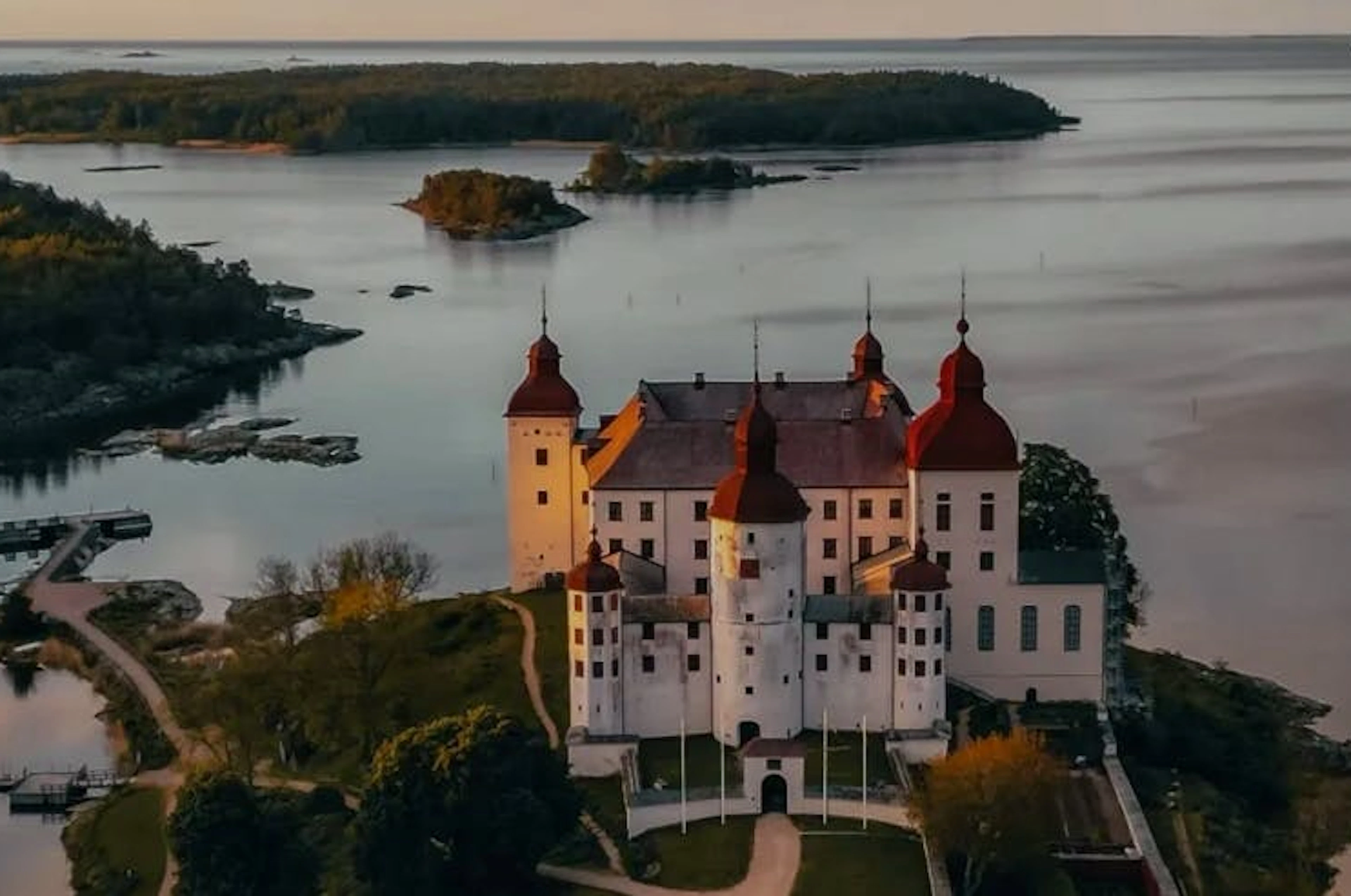 Eine der zwei kleinen Inseln im Hintergrund ist Tjuvholmen. Diese haben zwei Wettbewerbsgewinner*innen aus der Schweiz während eines Jahres zur freien Verfügung.