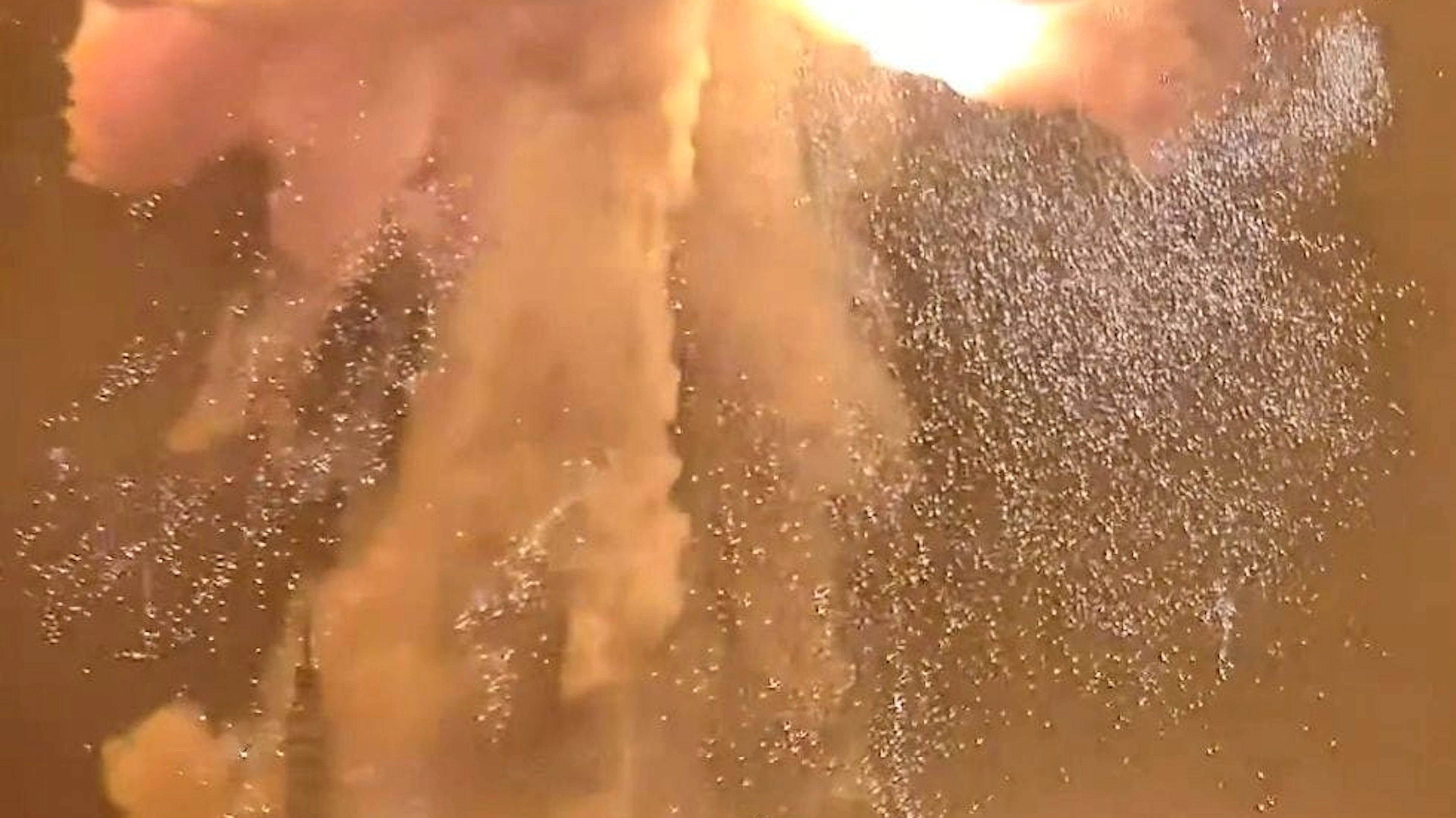 Une fusée New Glenn de Blue Origin a explosé lors d'un essai de mise à feu des moteurs, le jeudi 28 mai 2026, à Cap Canaveral, en Floride. (@JConcilus via AP)