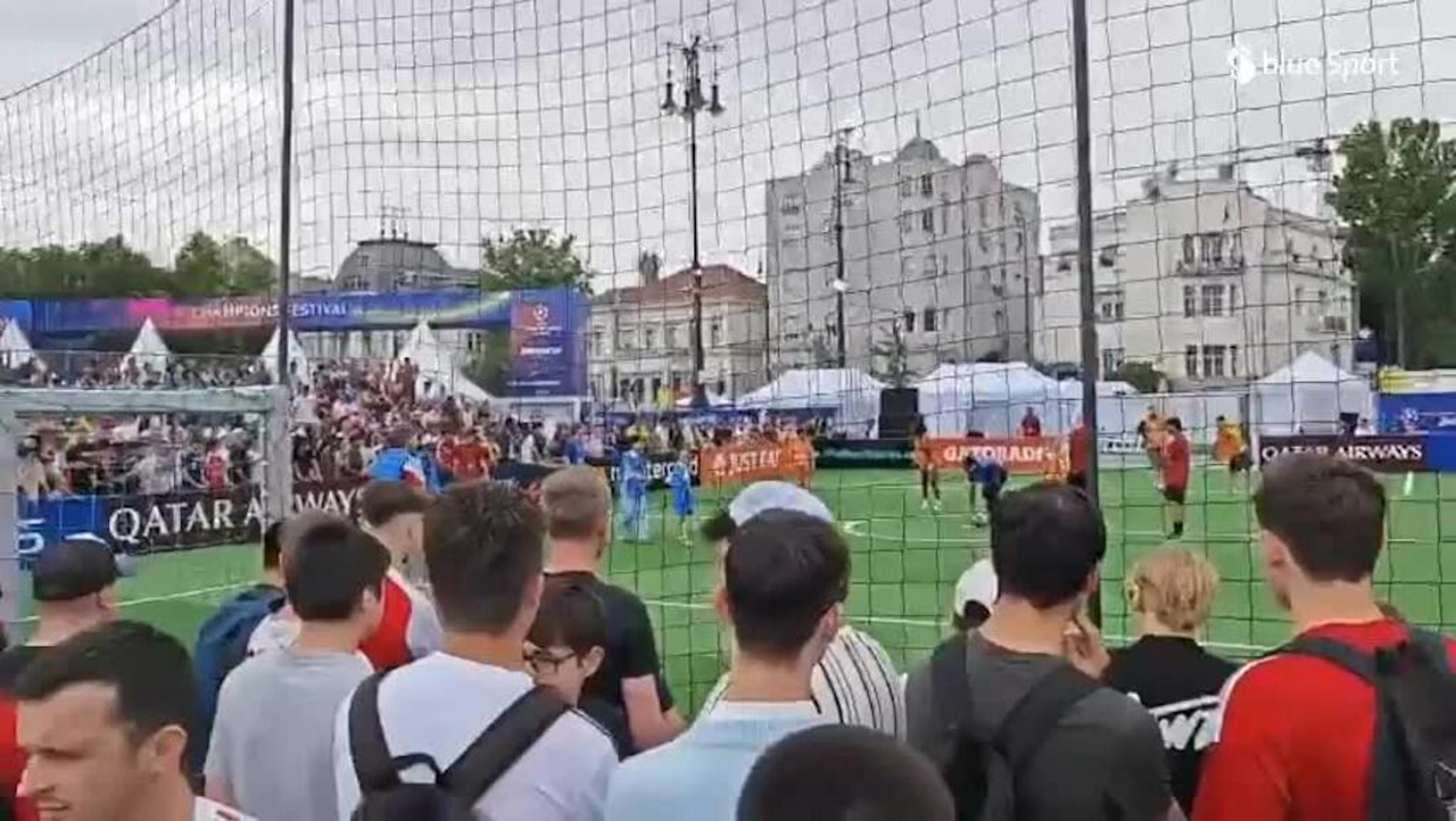 Friedliche Atmosphäre in der Champions-League-Fanzone in Budapest