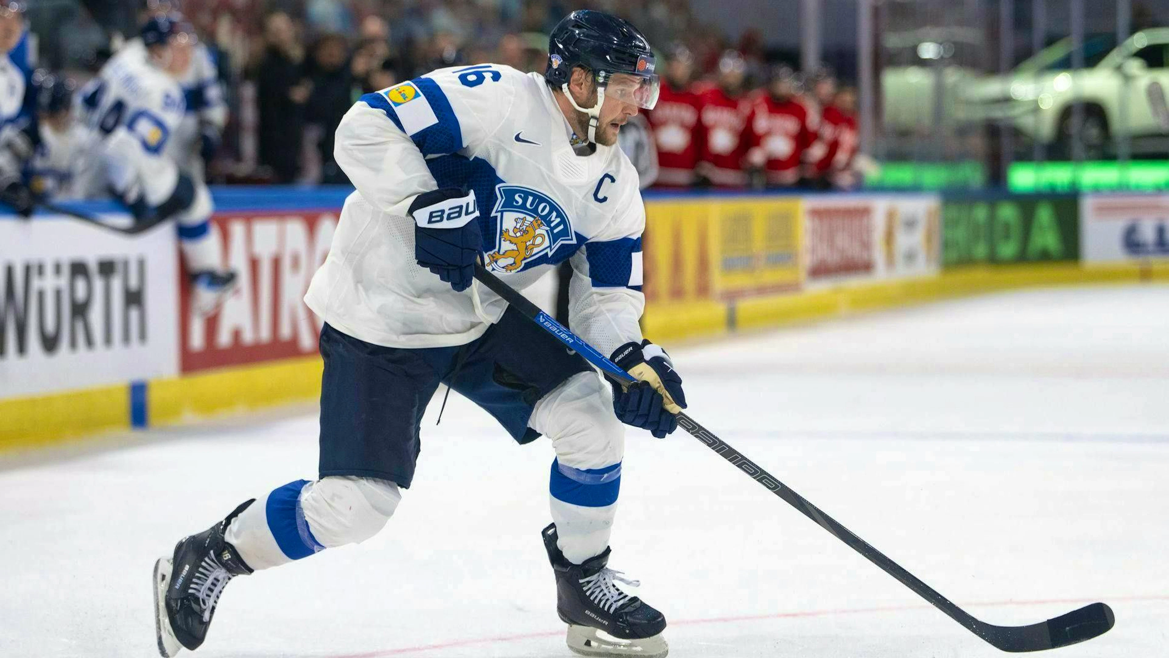 Aleksander Barkov guida la Finlandia come capitano.