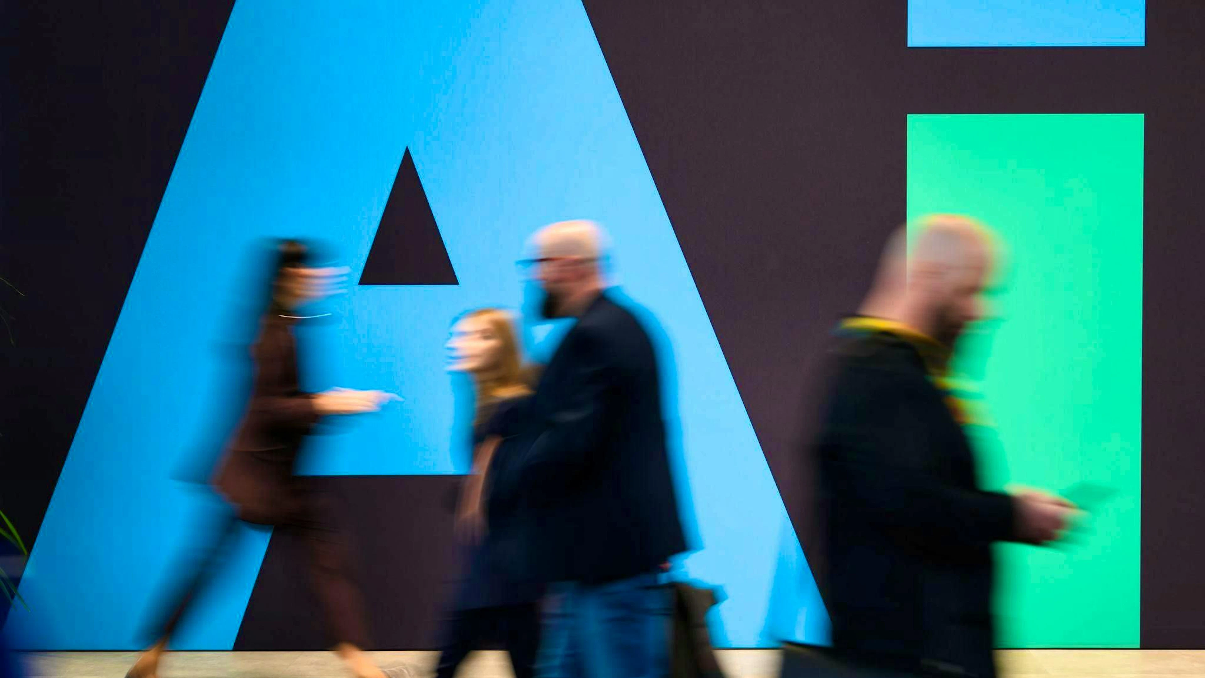 Environmental associations accuse the tech industry of glossing over the climate impact of AI.