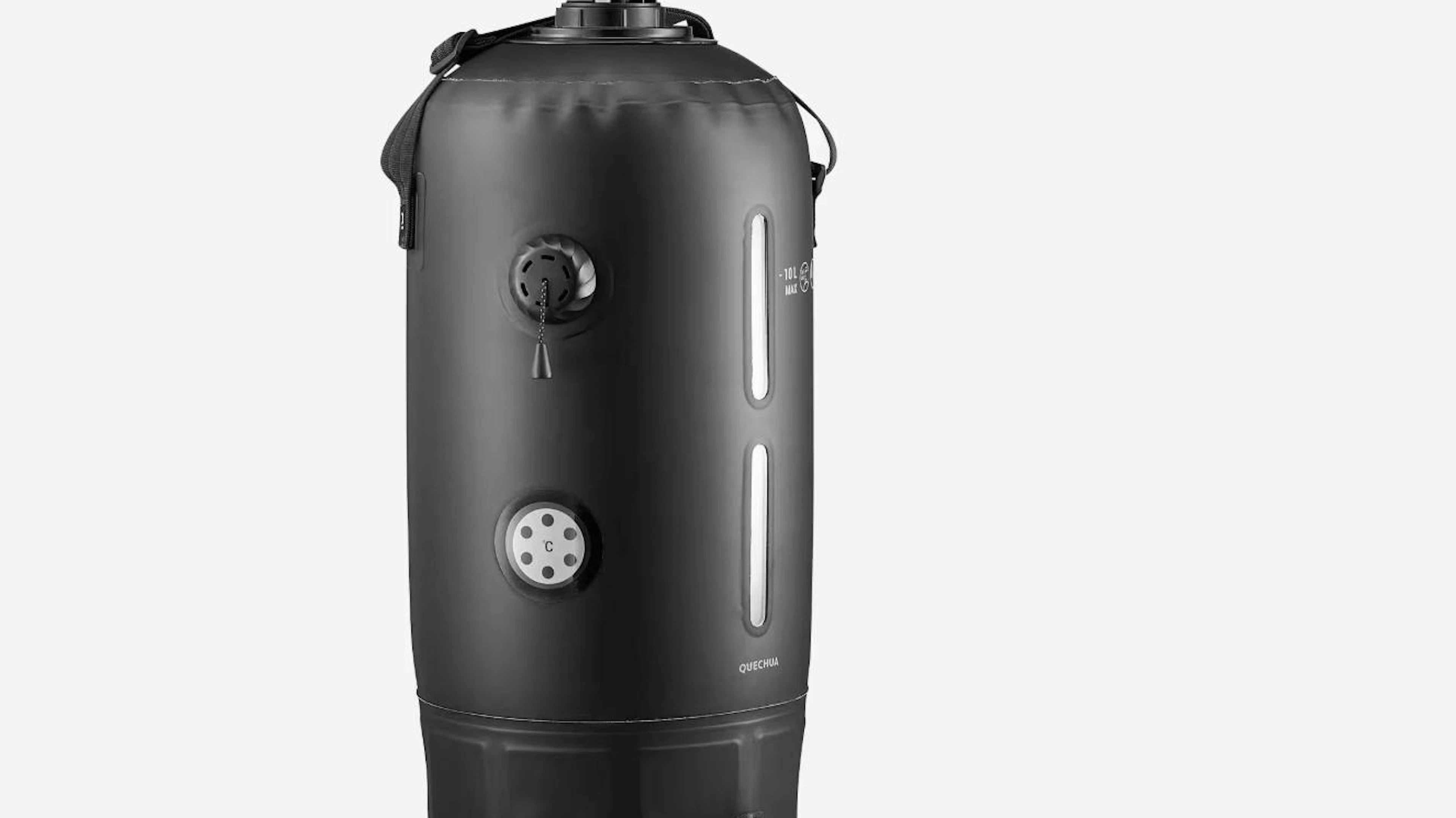 Die Quechua Solardusche von Decathlon. Damit kann warm geduscht werden.