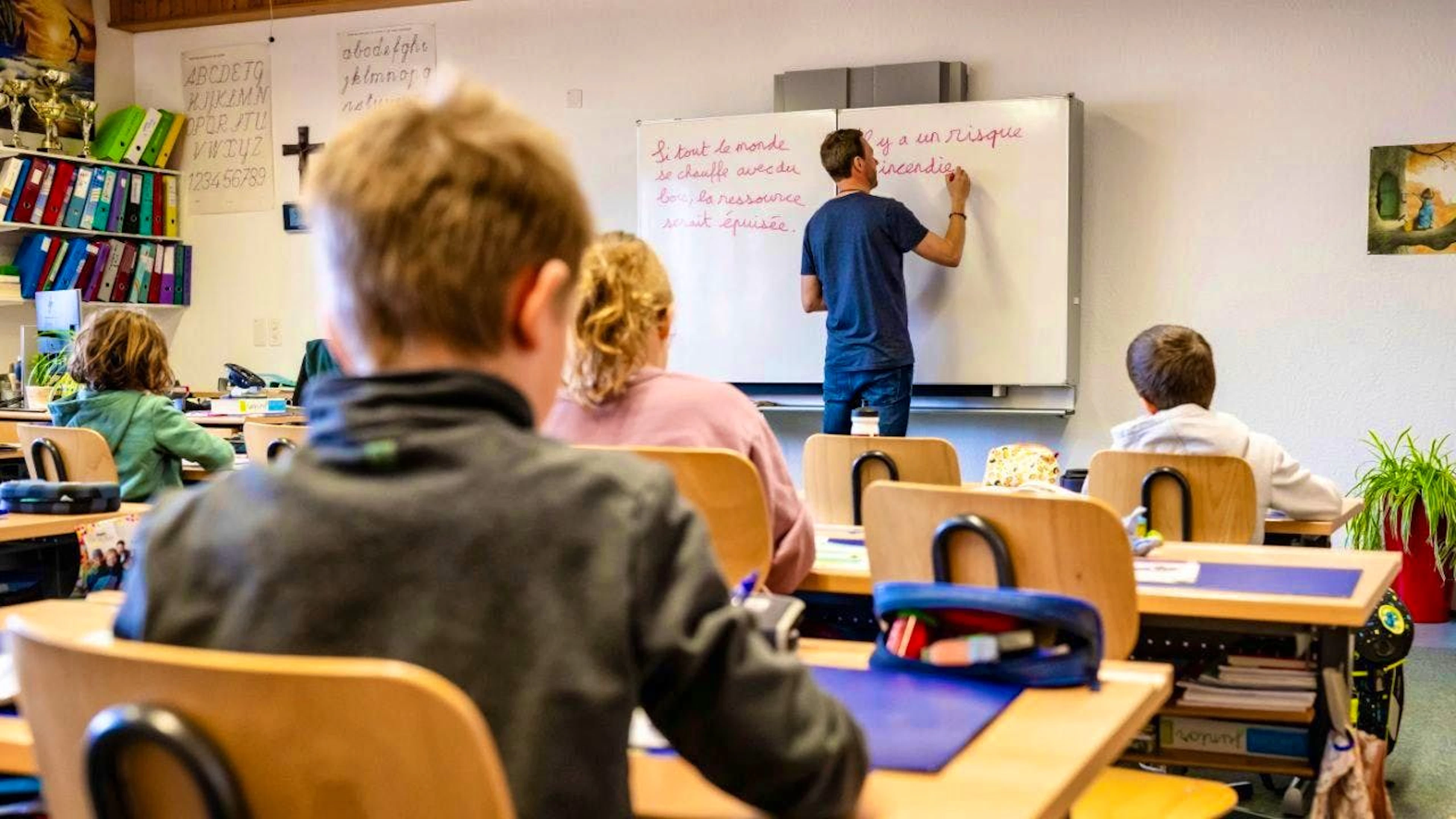 If the teacher is motivated, the pupils do better with their grades. (symbolic picture)