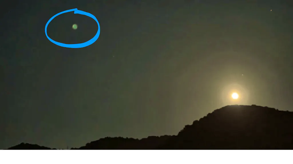 Blue moon baffles observers - behind a rare double phenomenon