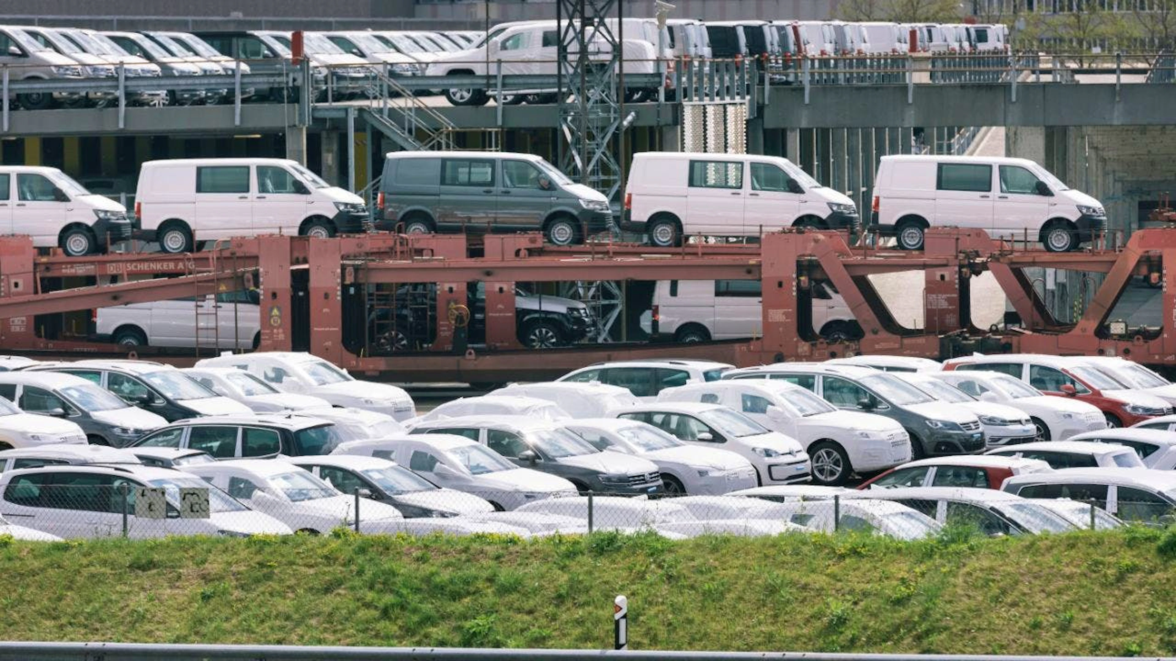 Autoverkäufe in der Schweiz stagnieren trotz Vormarsch der E-Mobile (Symbolbild)