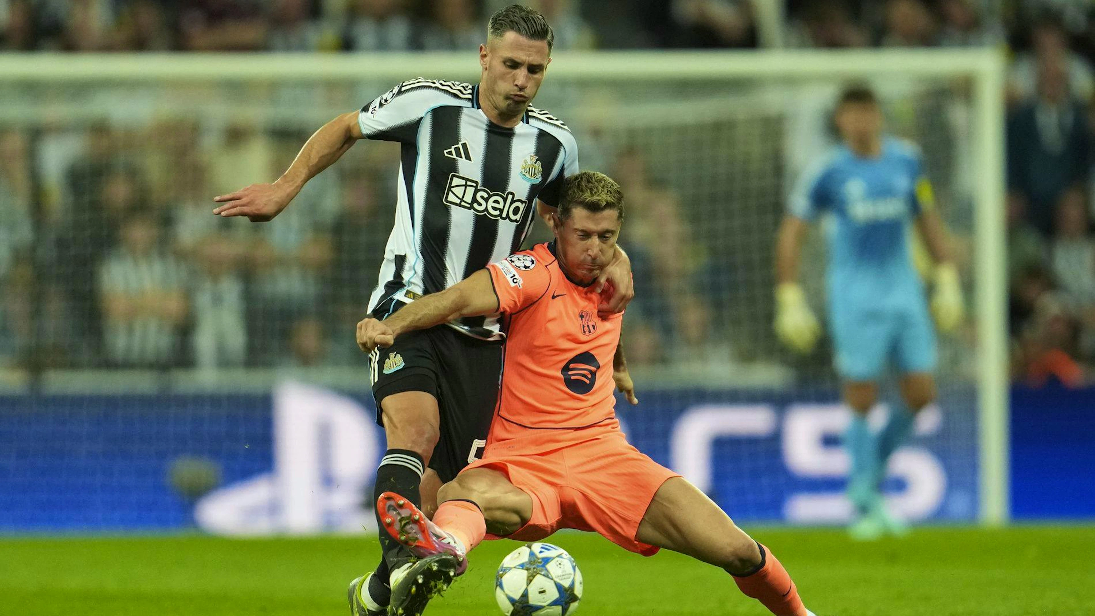 Blessé mais prolongé: Fabian Schär reste un pilier de Newcastle