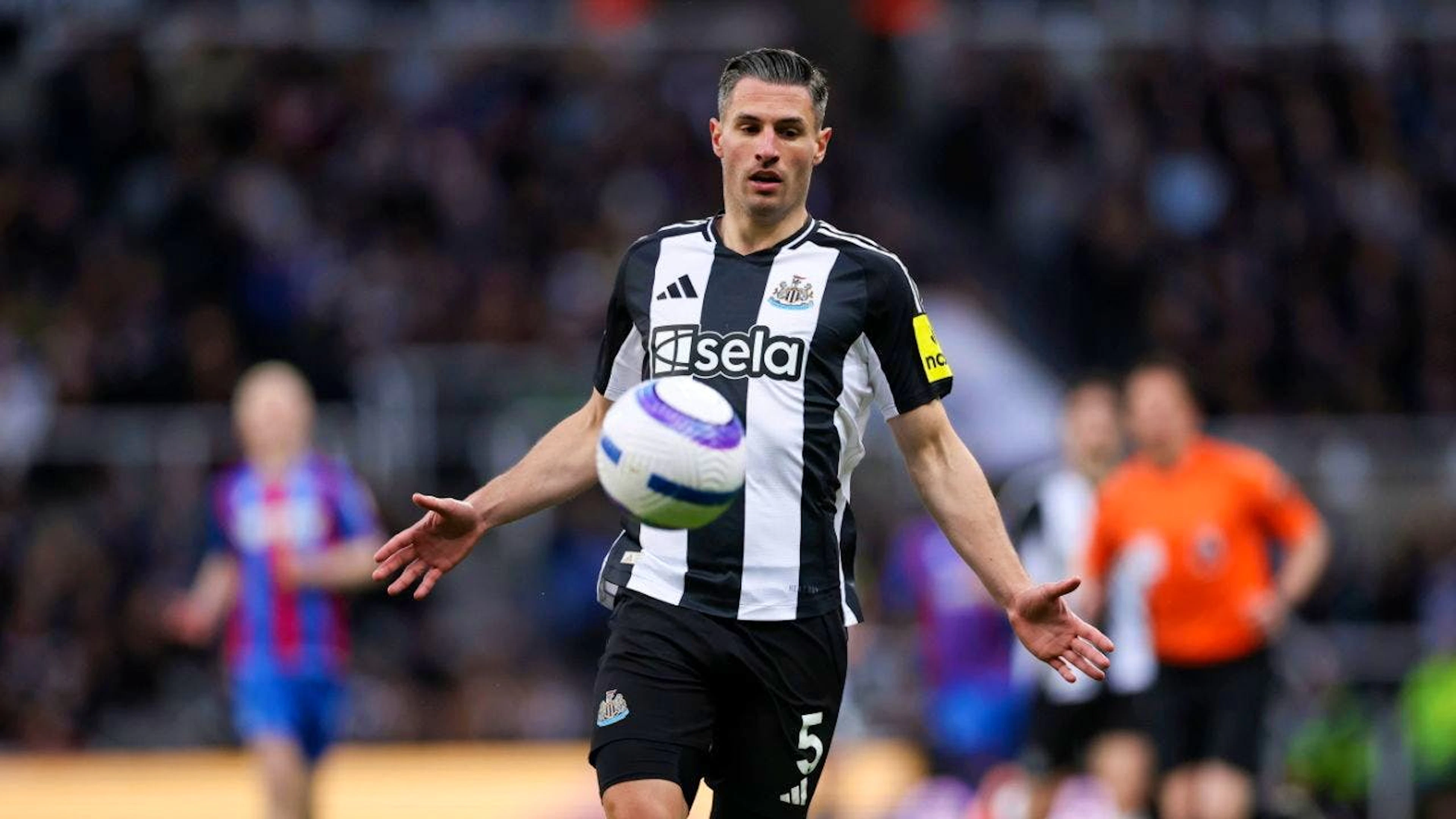 Fabian Schär bleibt bei Newcastle