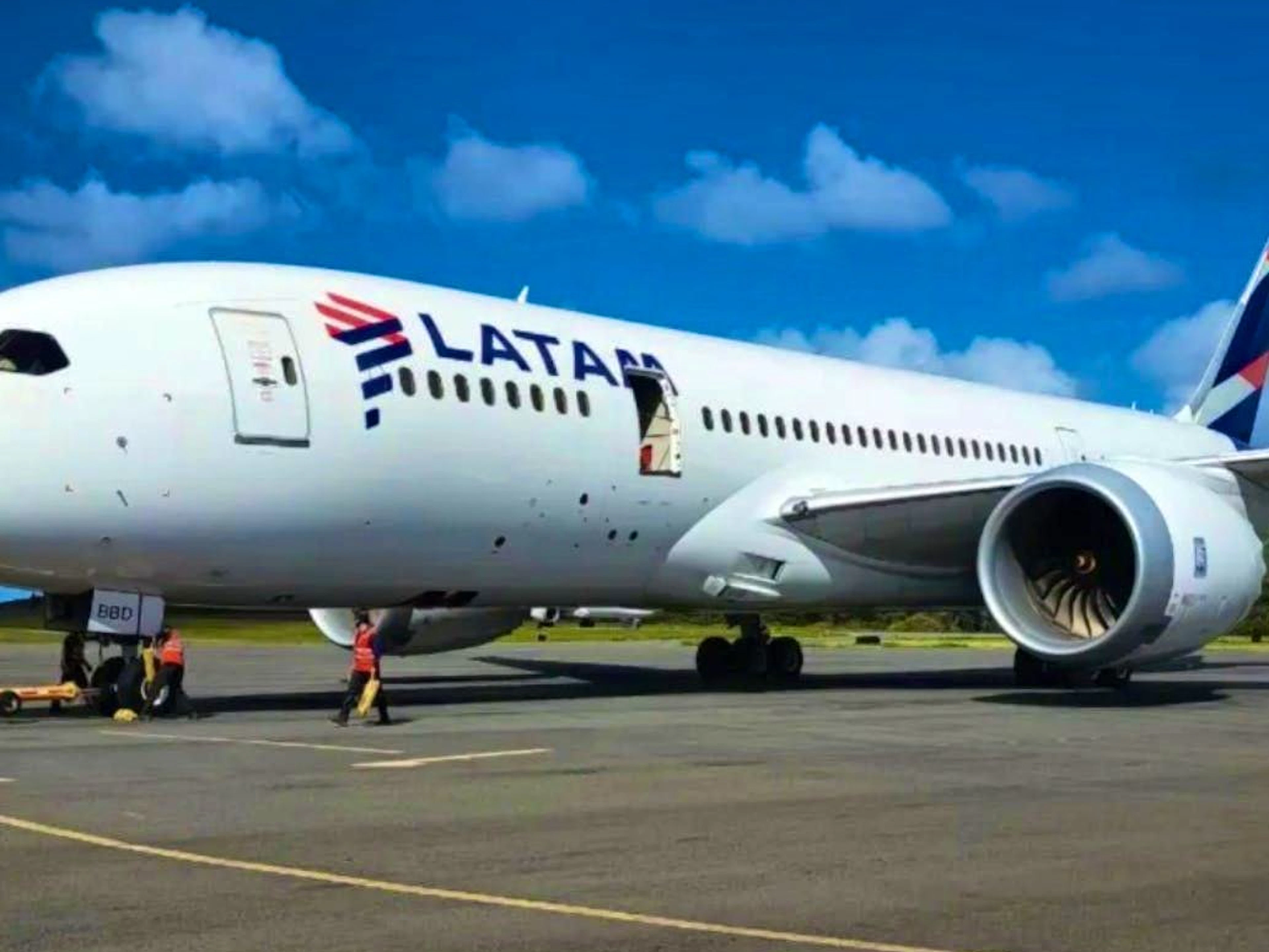 A Boeing 787 lost its door after landing.