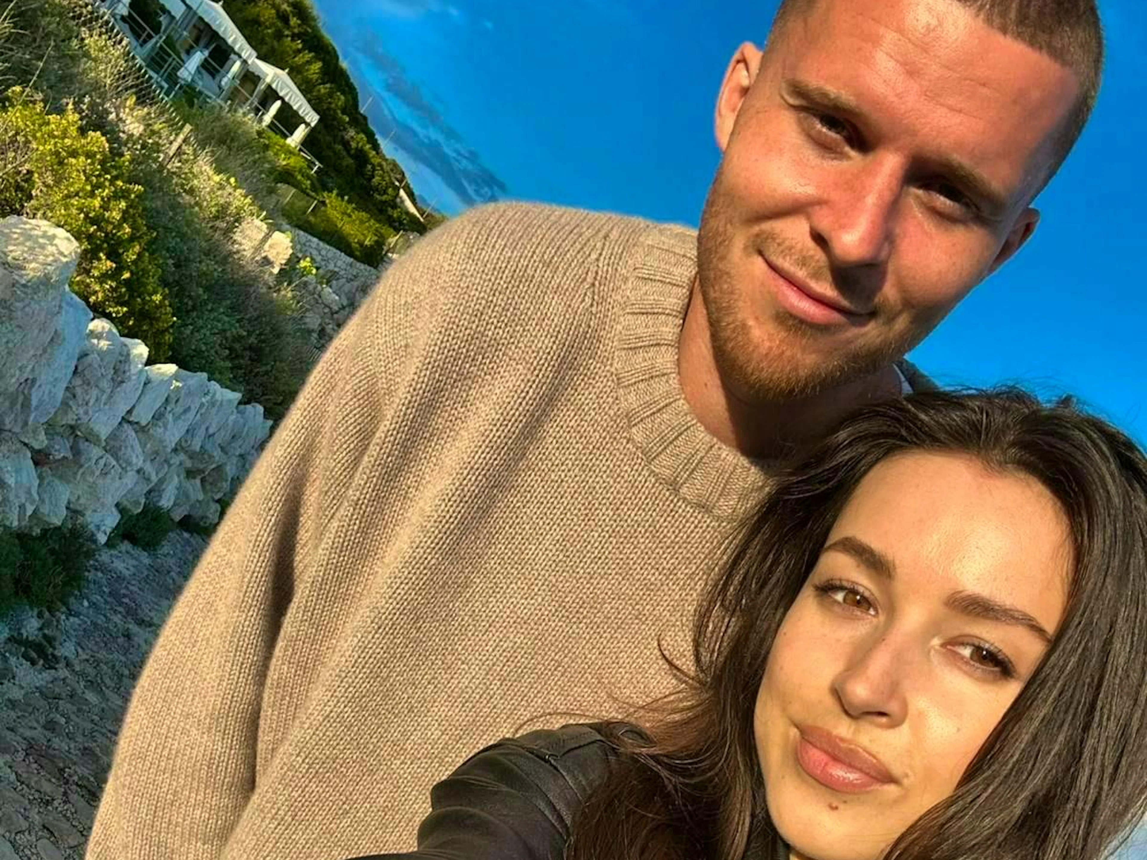 Nico Elvedi e la sua fidanzata di lunga data Alexandra si sono sposati a marzo e hanno trascorso qualche giorno insieme a Nizza prima della Coppa del Mondo.