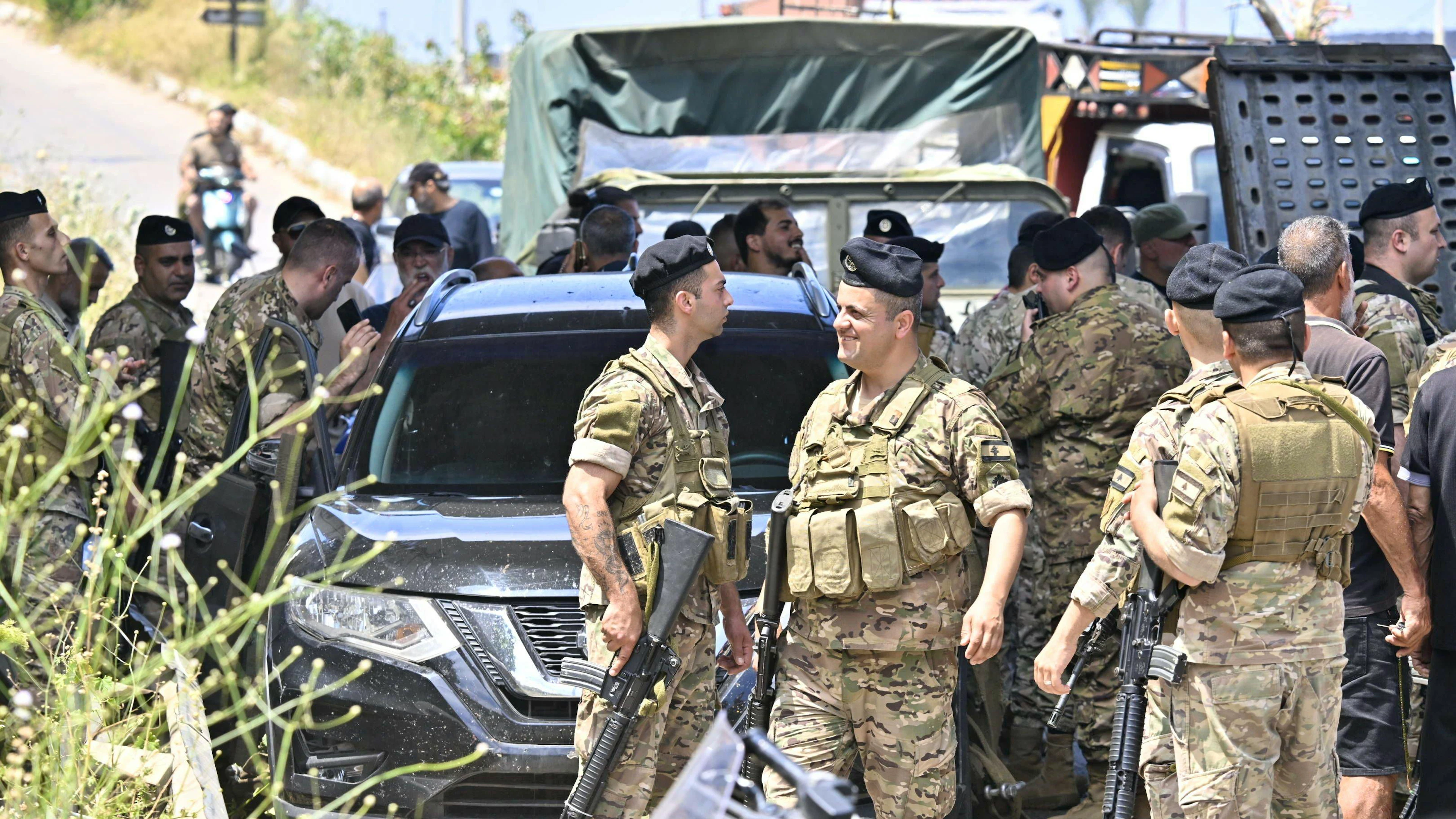 Selon l'Agence nationale d'information (Ani, officielle), une frappe a visé une voiture à Khaldé, à l'entrée sud de la capitale, sur l'autoroute côtière.