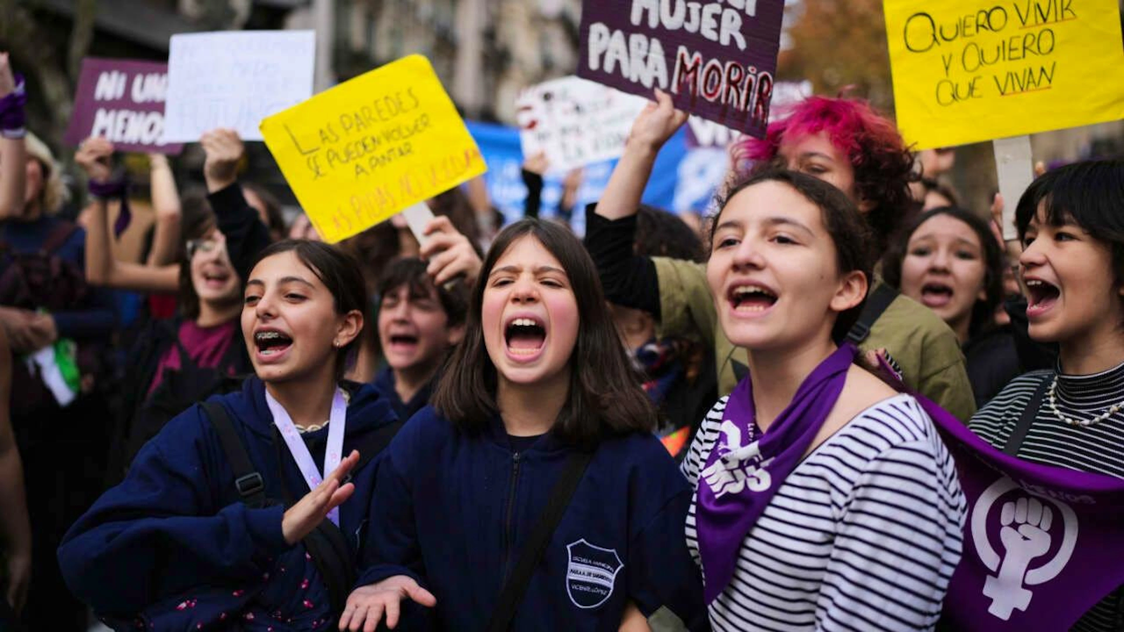 Les manifestants – en majorité des femmes – ont battu le pavé en Argentine (ici à Buenos Aires) pour l'anniversaire du mouvement «Ni Una Menos» (pas une de plus, en français) avec en filigrane le récent féminicide d'une mineure.