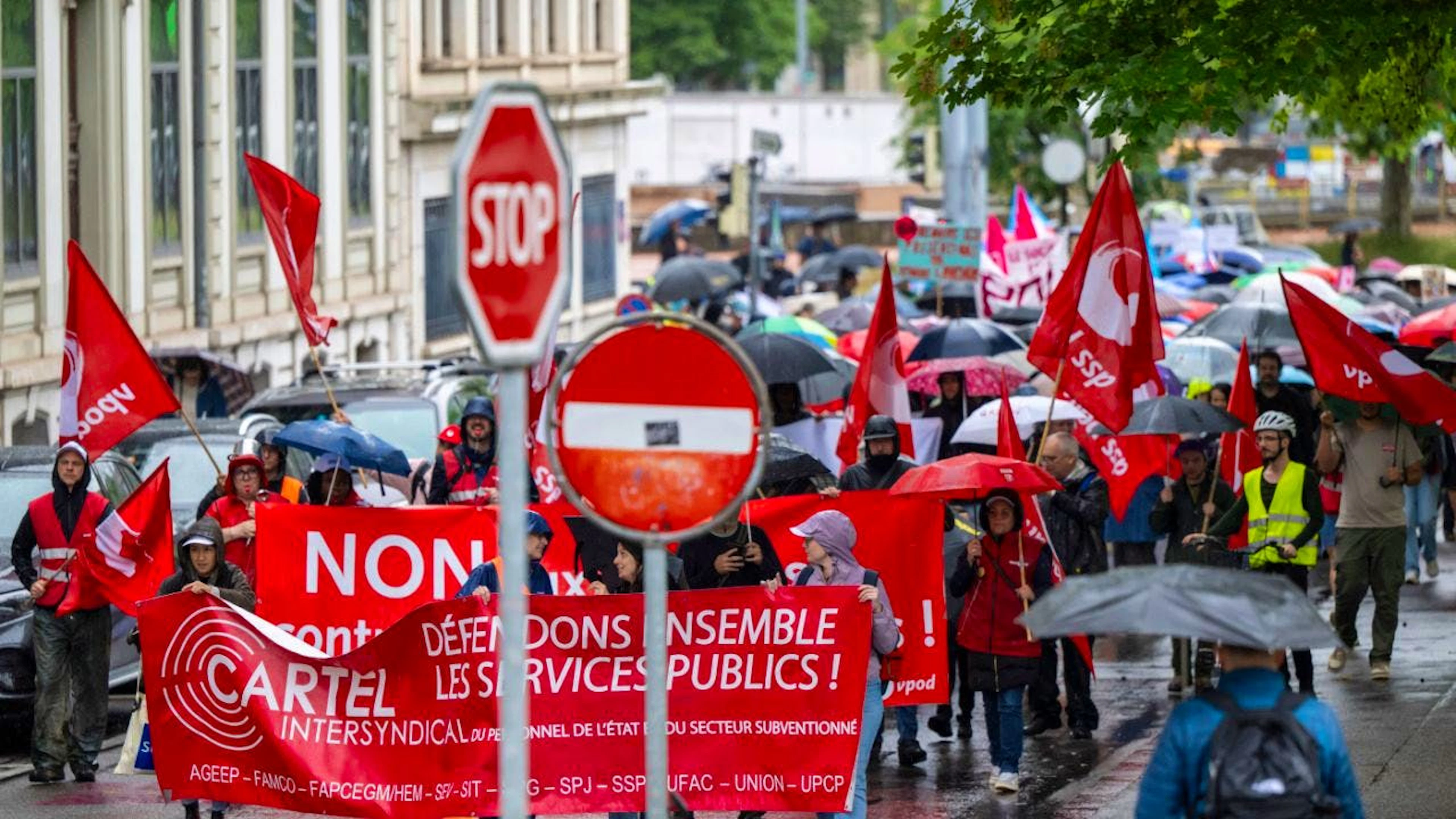 In Genf sind am Donnerstag zum dritten Mal in Folge Staatsangestellte auf die Strasse gegangen.