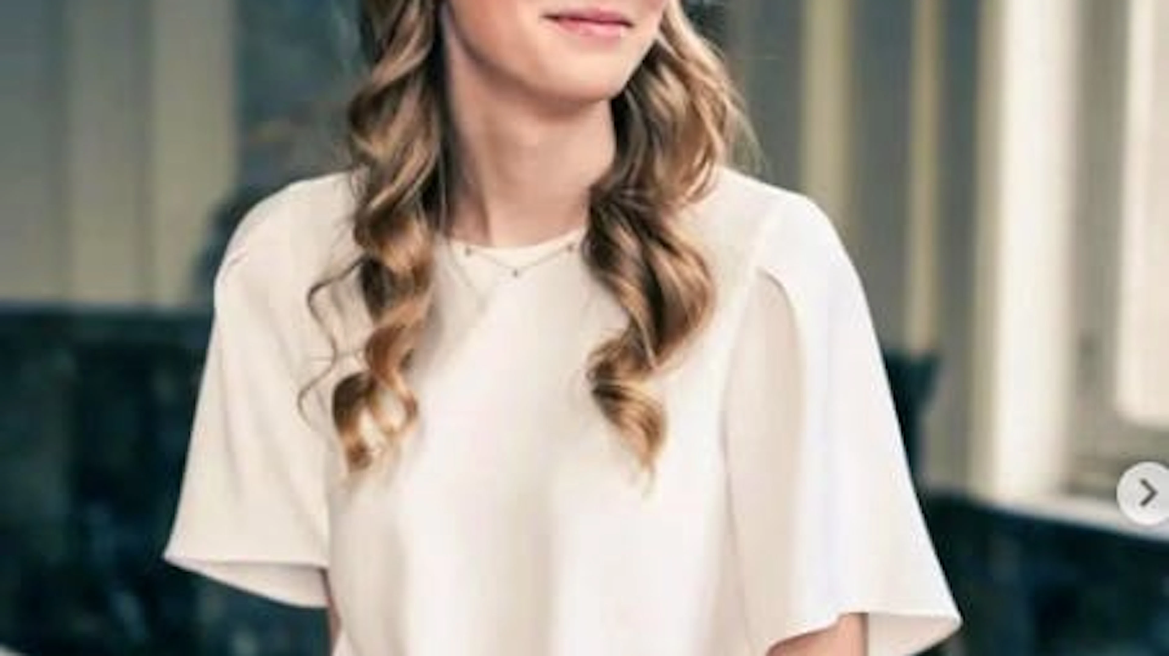 Prinzessin Eléonore besucht die International School of Brussels. Die jüngste Tochter von König Philippe und Königin Mathilde absolviert ihre Schulausbildung auf Englisch und hat noch kein Studium begonnen.