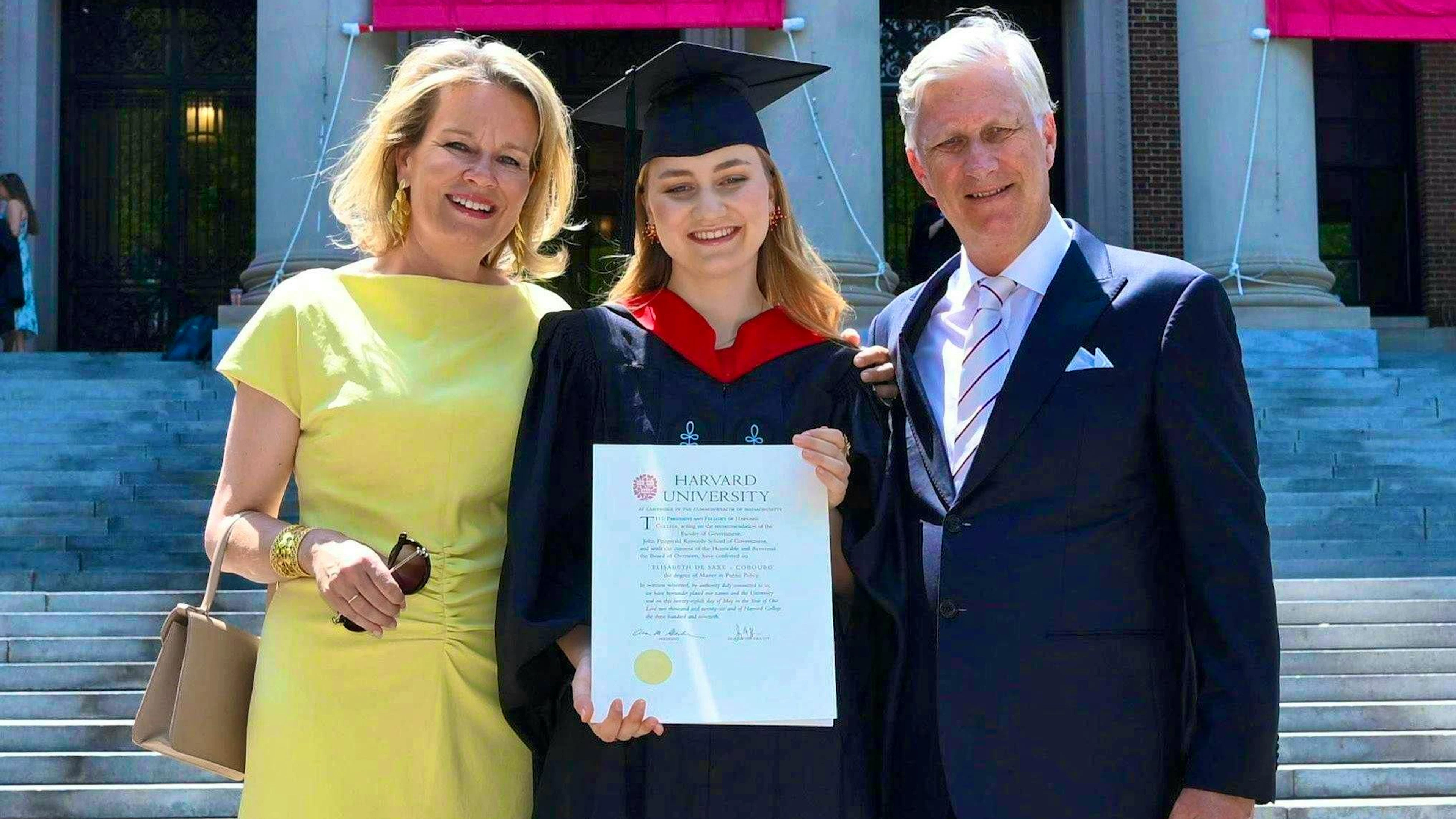 Crown Princess Elisabeth celebrates her Harvard graduation together with her parents, King Philippe and Queen Mathilde. The heir to the Belgian throne successfully completed her Master's degree in Public Policy at the renowned university.