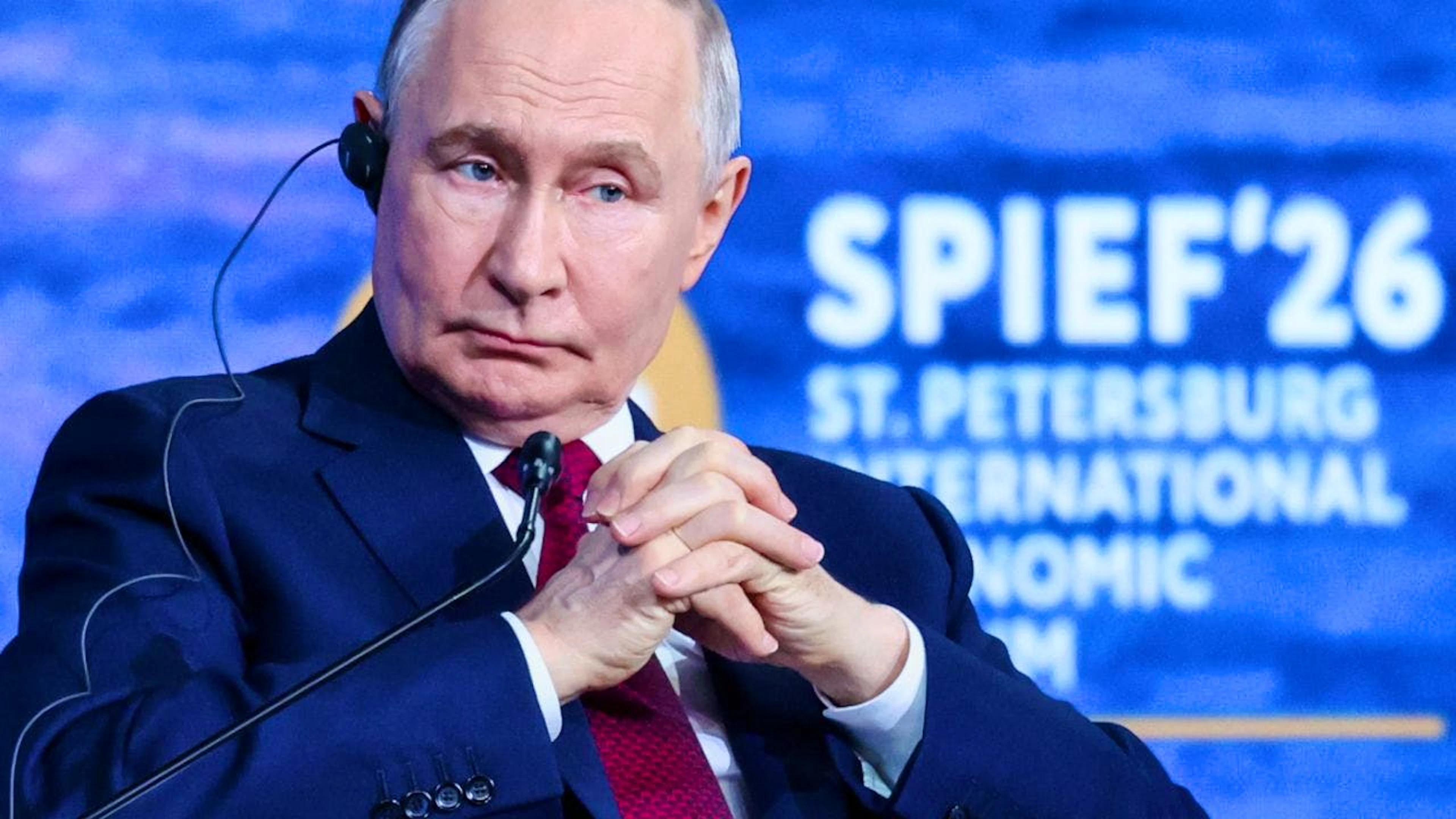 Le président russe Vladimir Poutine a minimisé les difficultés économiques rencontrées par son pays sanctionné par les Occidentaux, préférant souligner sa «souveraineté».