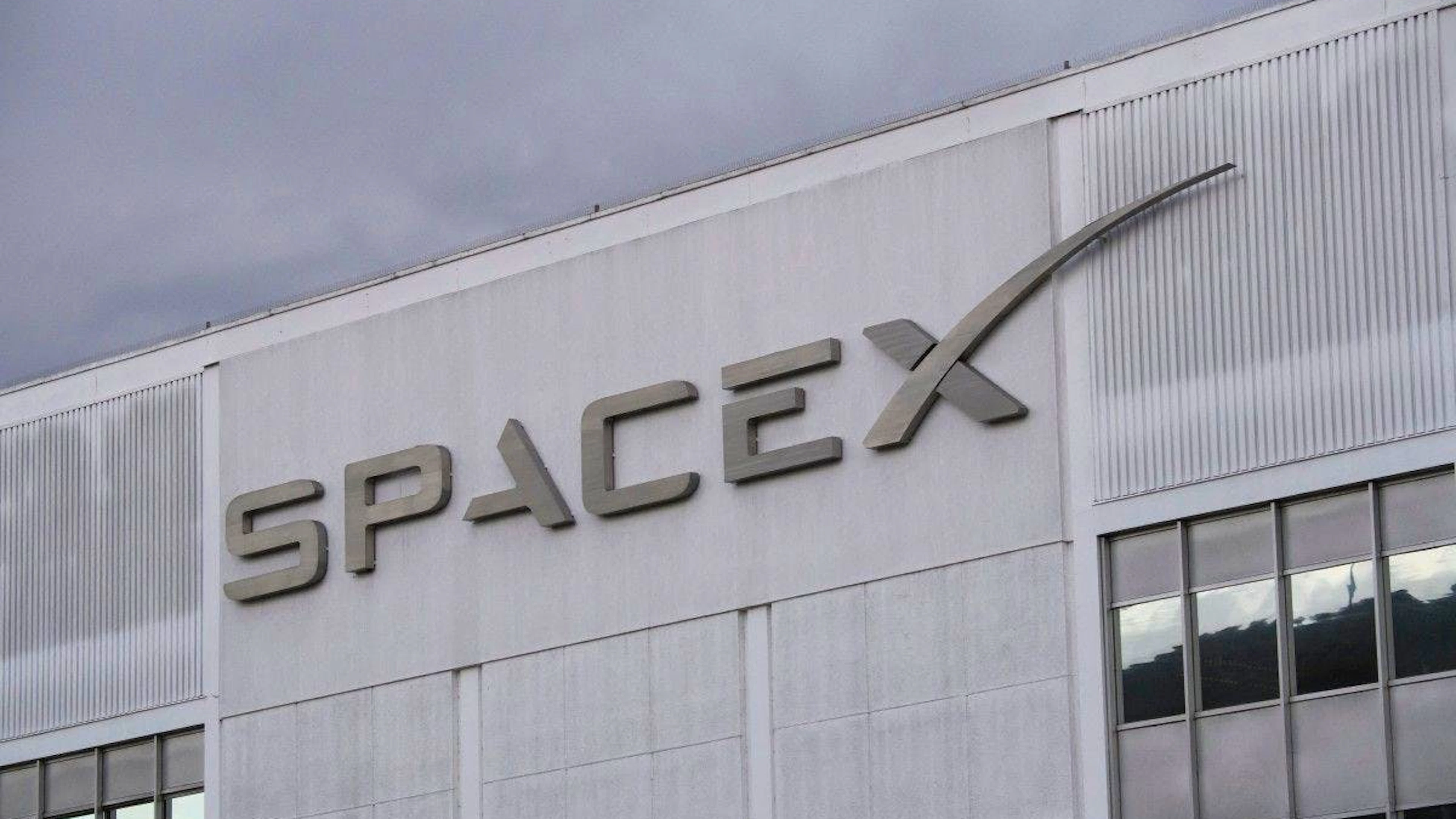 Pour SpaceX, dont l'entrée en Bourse est attendue le 12 juin, il s'agit du deuxième contrat de mise à dispositions de serveurs et de processeurs signé par le groupe spatial d'Elon Musk en un mois (image d’illustration).