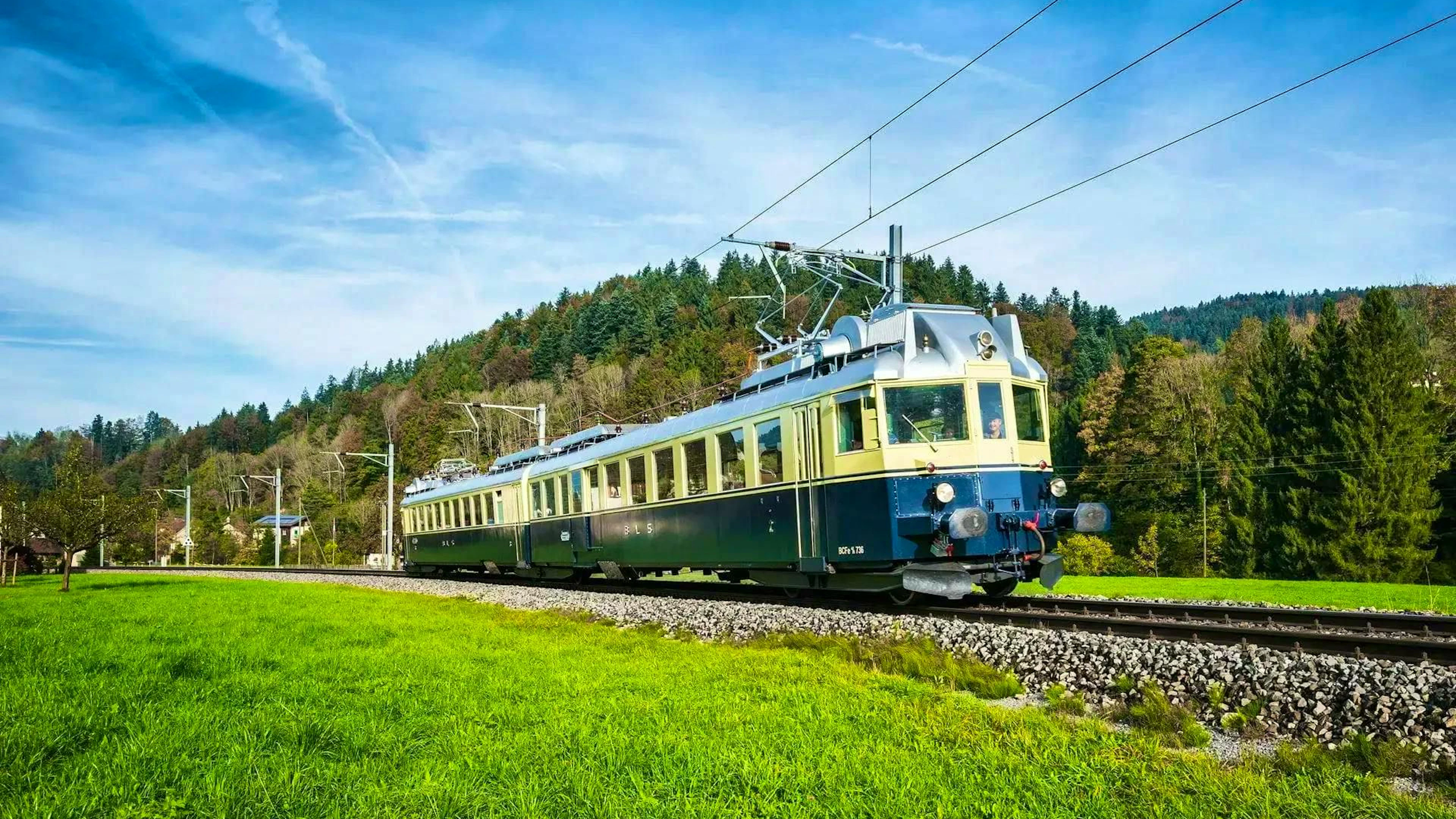 The BLS Blue Arrow is an icon of Swiss railroad history and continues to delight passengers on nostalgic trips through Switzerland.