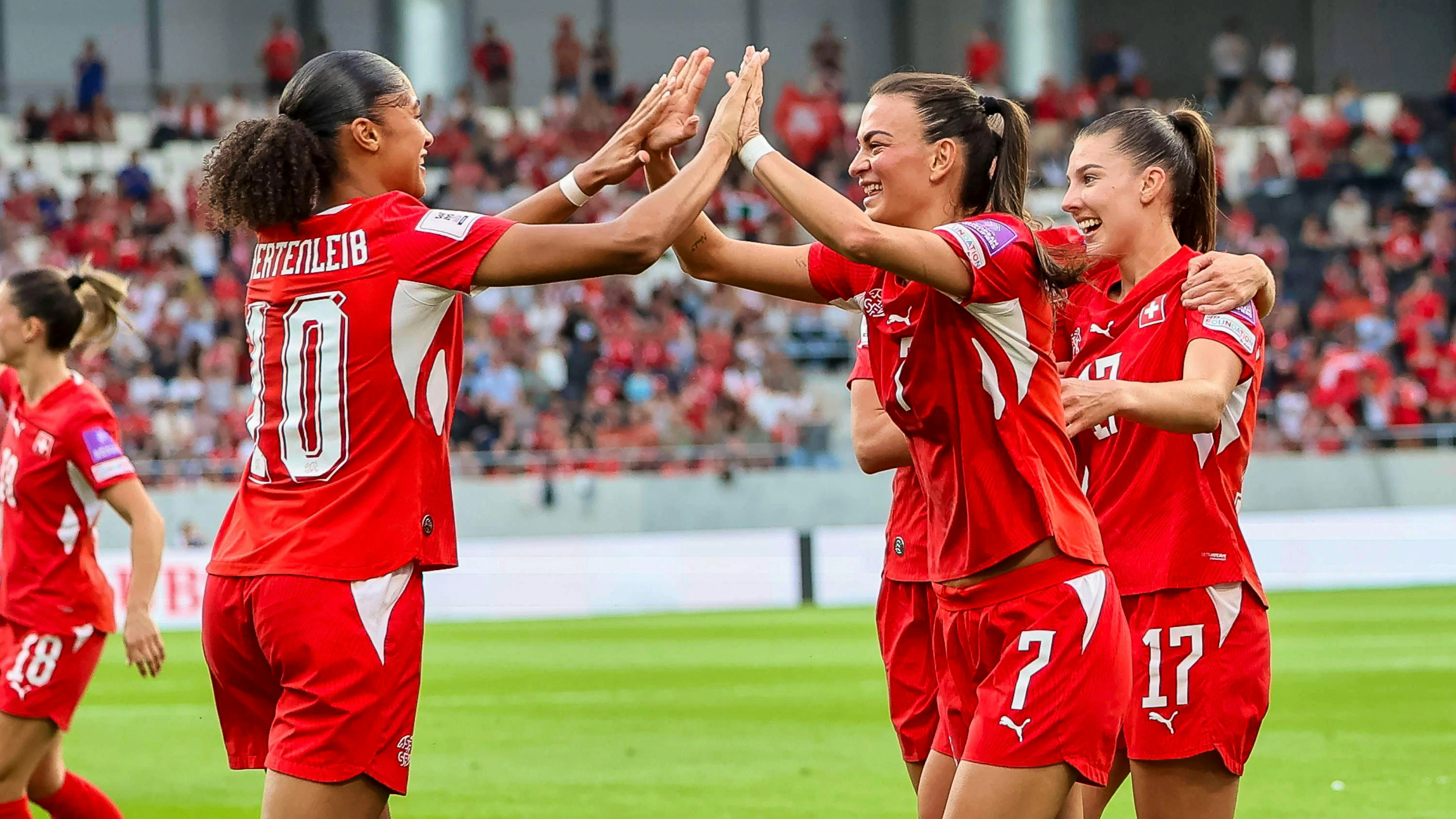 Die Schweizer Frauen-Nati hat Grund zum Jubeln.
