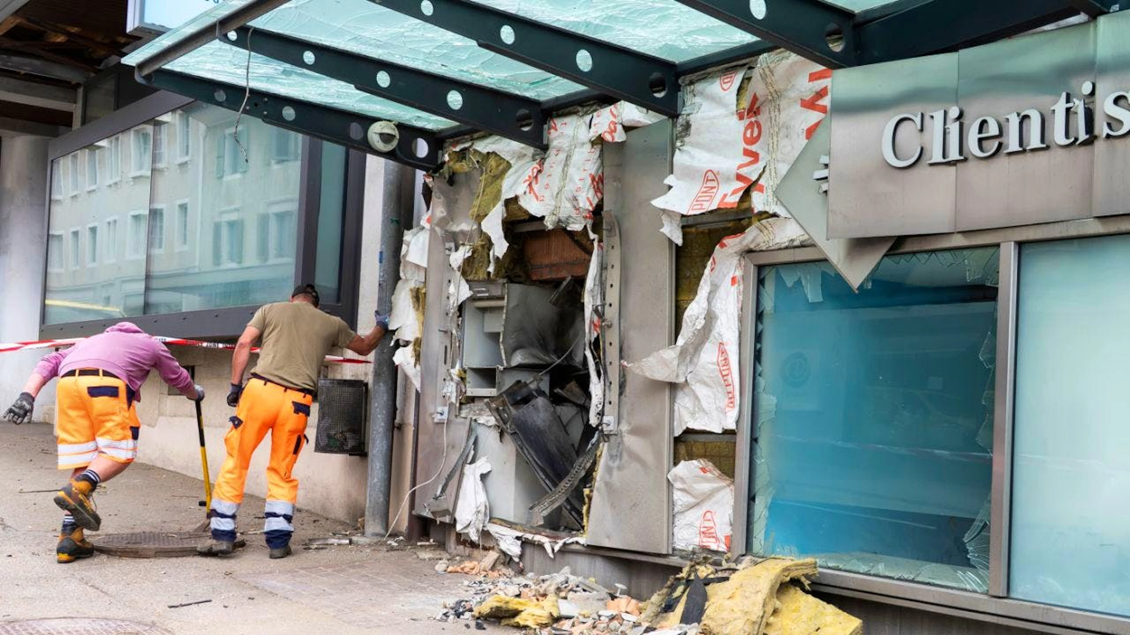 Nonostante il calo significativo, gli attacchi ai bancomat continuano in Svizzera. Basti pensare all'assalto perpetrato il primo giugno scorso a un distributore automatico di Tramelan, nel Giura bernese