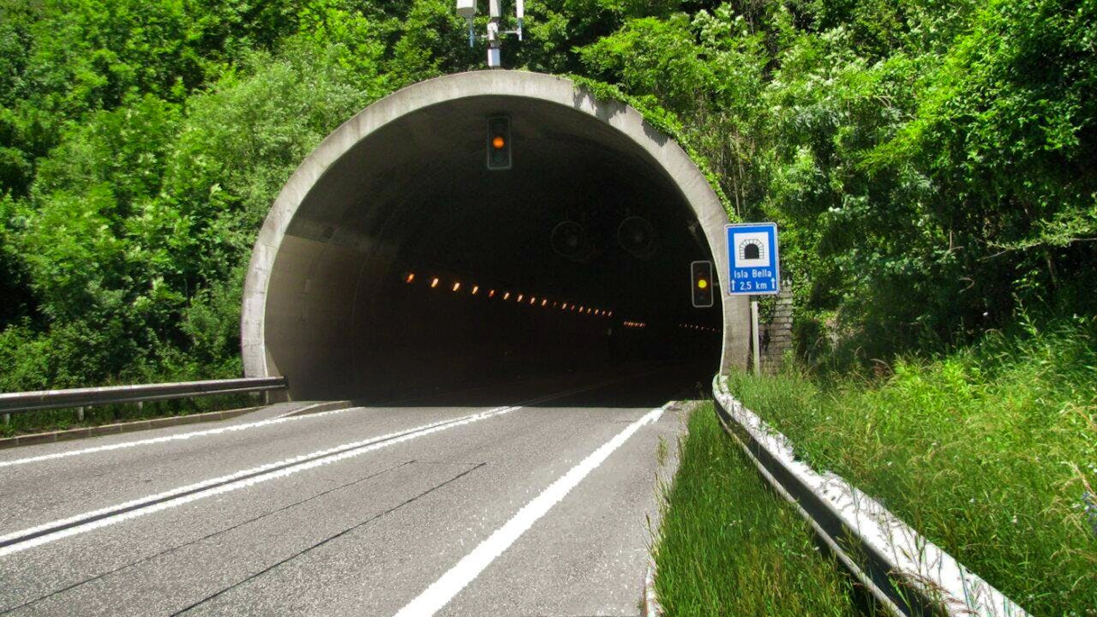 L'incidente è avvenuto ieri pomeriggio poco dopo il tunnel Isla Bella sull'A13. (immagine d'archivio)