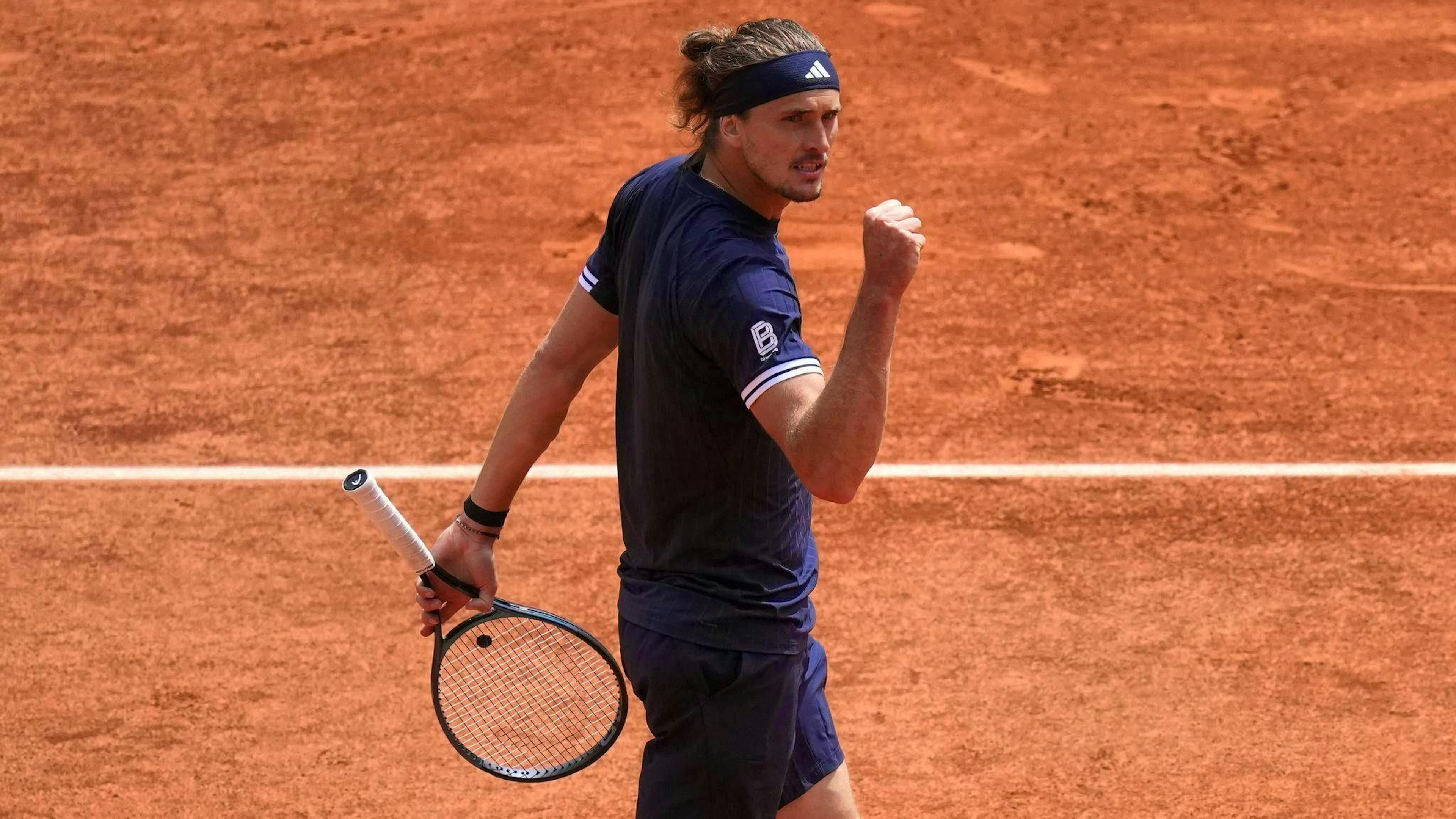 Celebrating winning a point: Alexander Zverev.