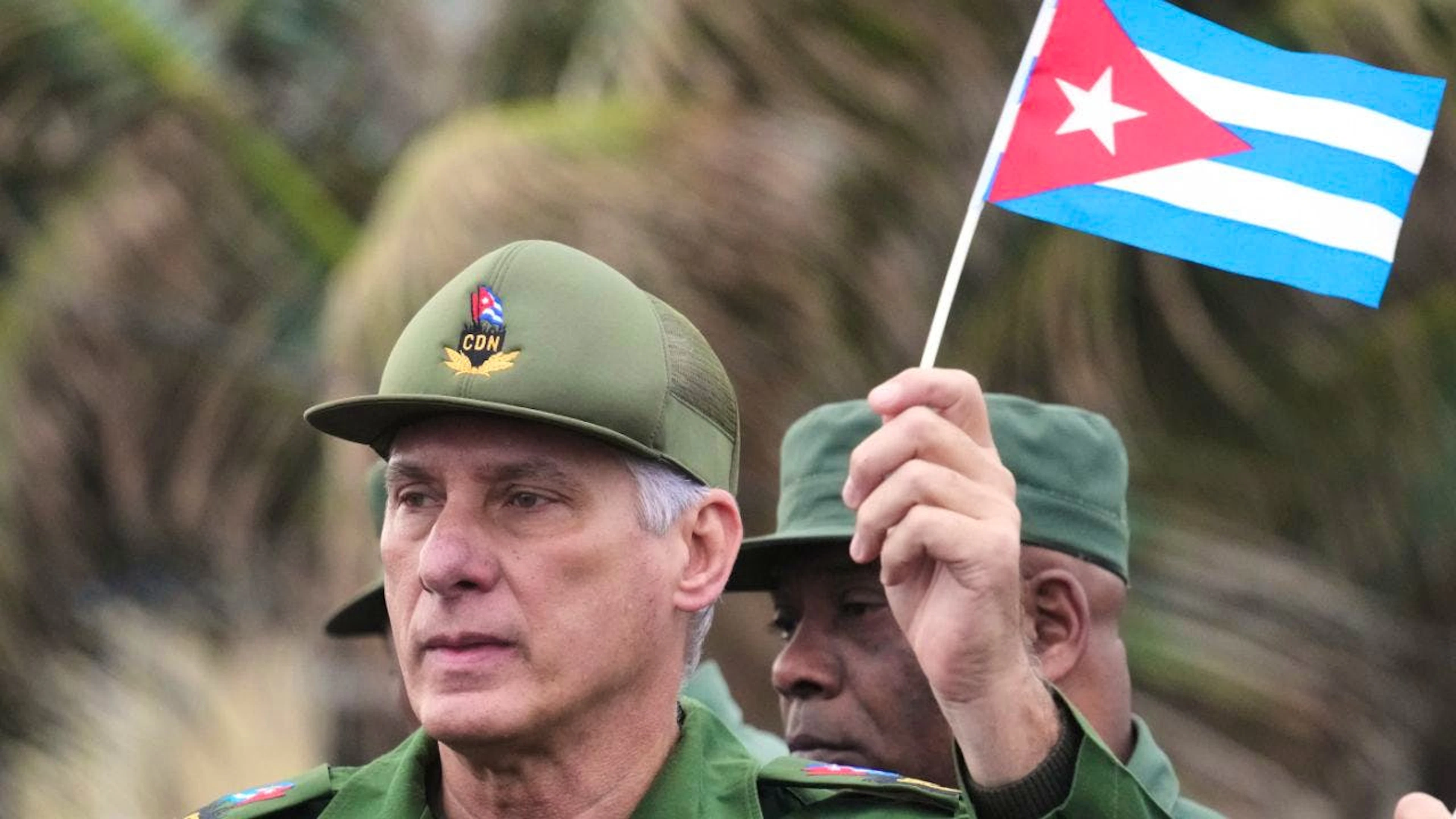 ARCHIV – Der kubanische Präsident Miguel Diaz-Canel demonstriert am 16. Januar 2026  auf einer Kundgebung gegen die Tötung kubanischer Offiziere während der US-Operation in Venezuela. Foto: Ramon Espinosa/AP/dpa