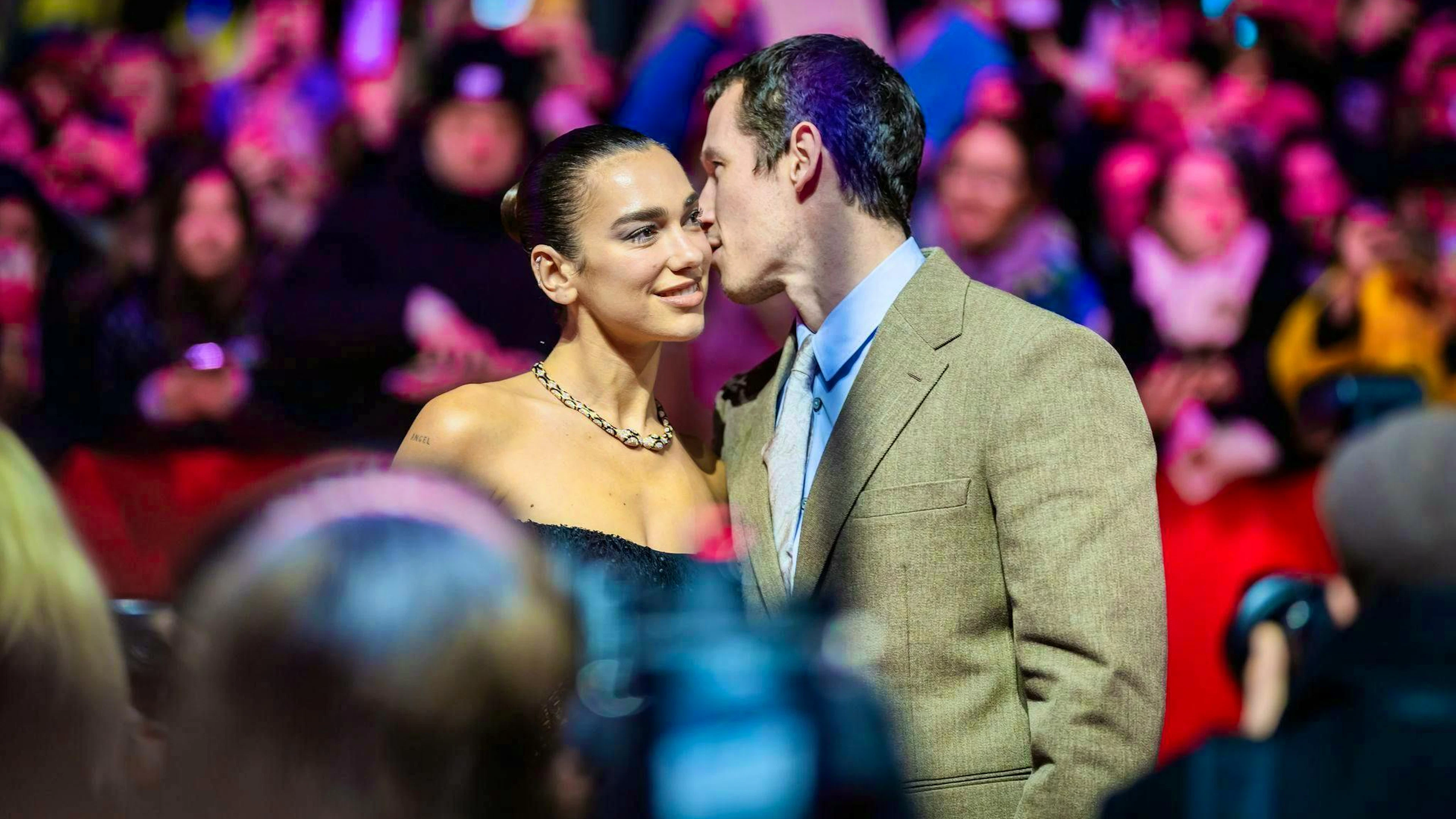 Dua Lipa and Callum Turner's big party is underway in Palermo. (symbolic picture)