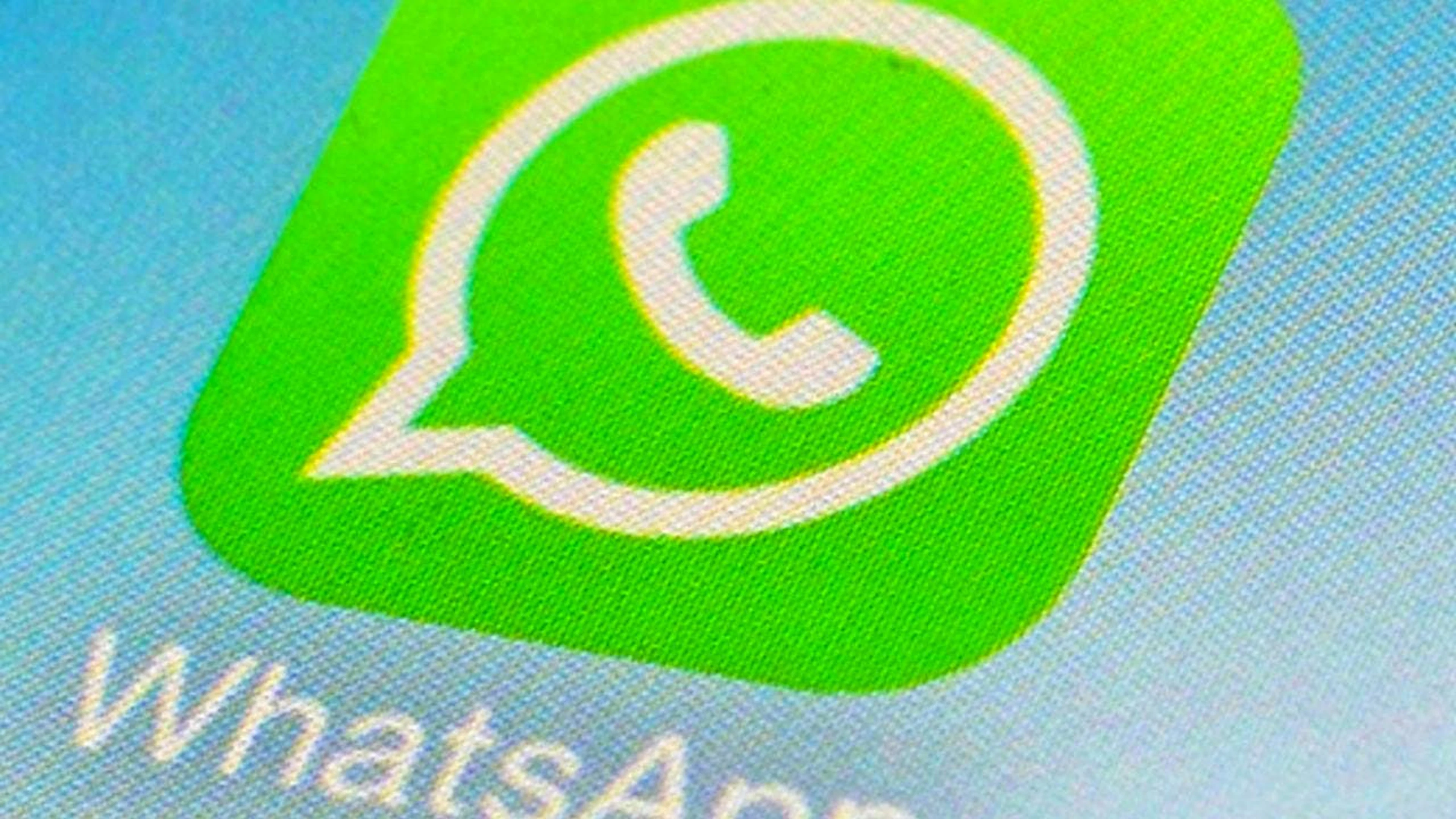 Attenzione ai messaggi WhatsApp legati a prenotazioni di alberghi: potrebbe trattarsi di una truffa informatica. (immagine d'illustrazione)