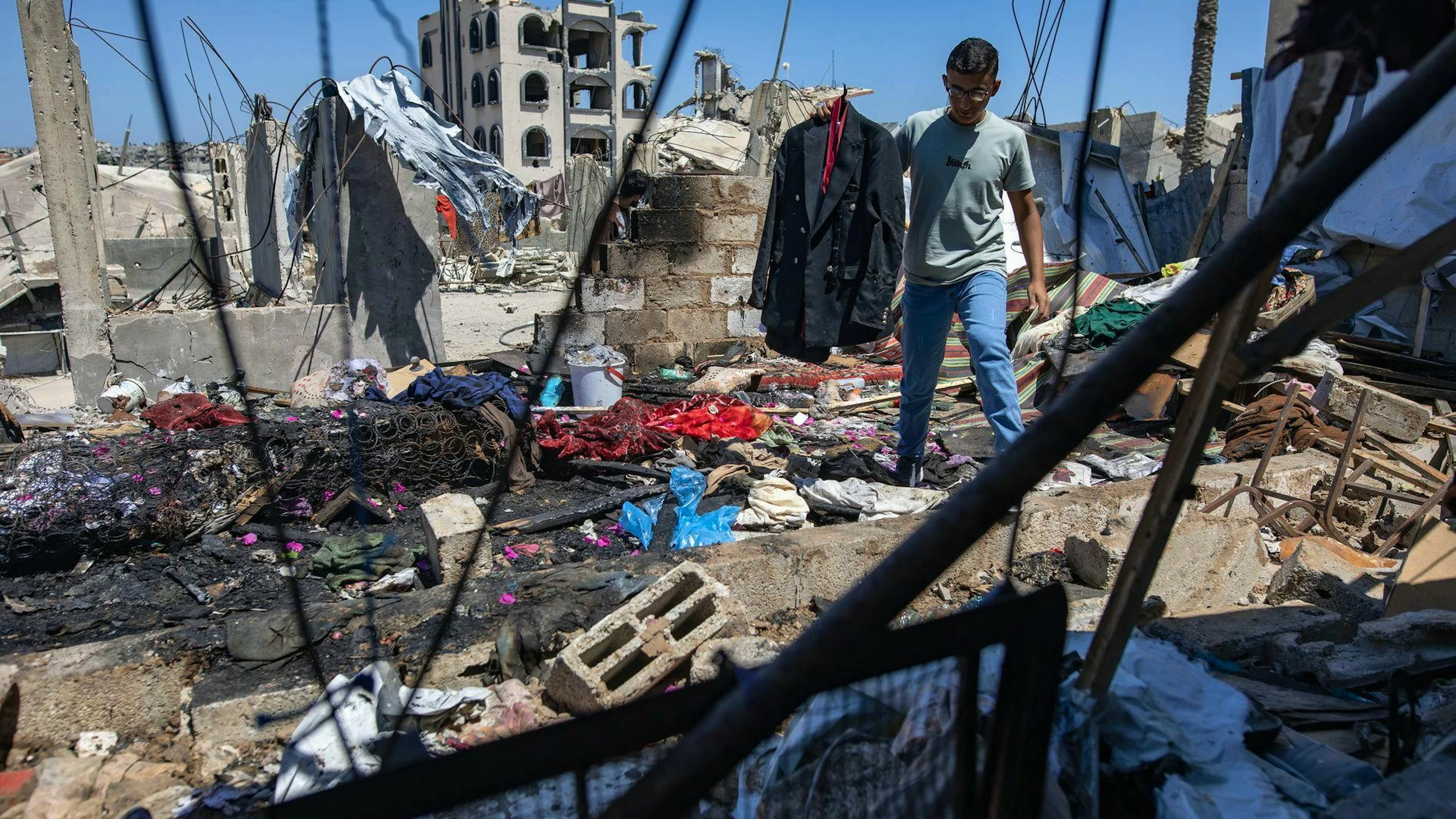 Au moins 951 Palestiniens ont été tués depuis cette date, selon le ministère de la Santé de Gaza.