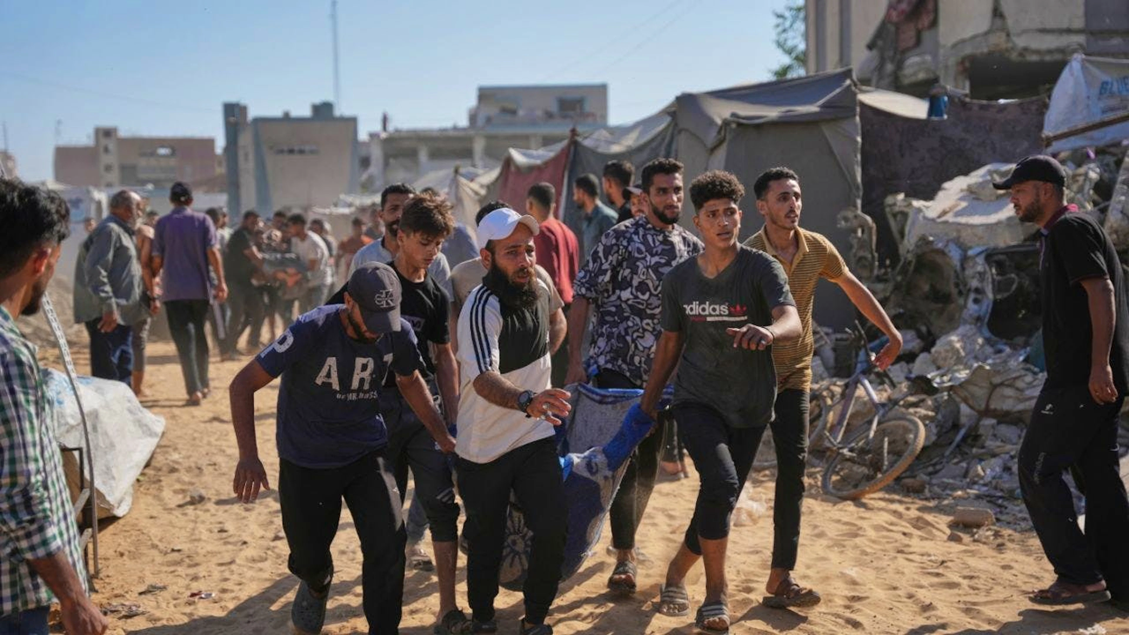 Ancora morti e feriti a Gaza.