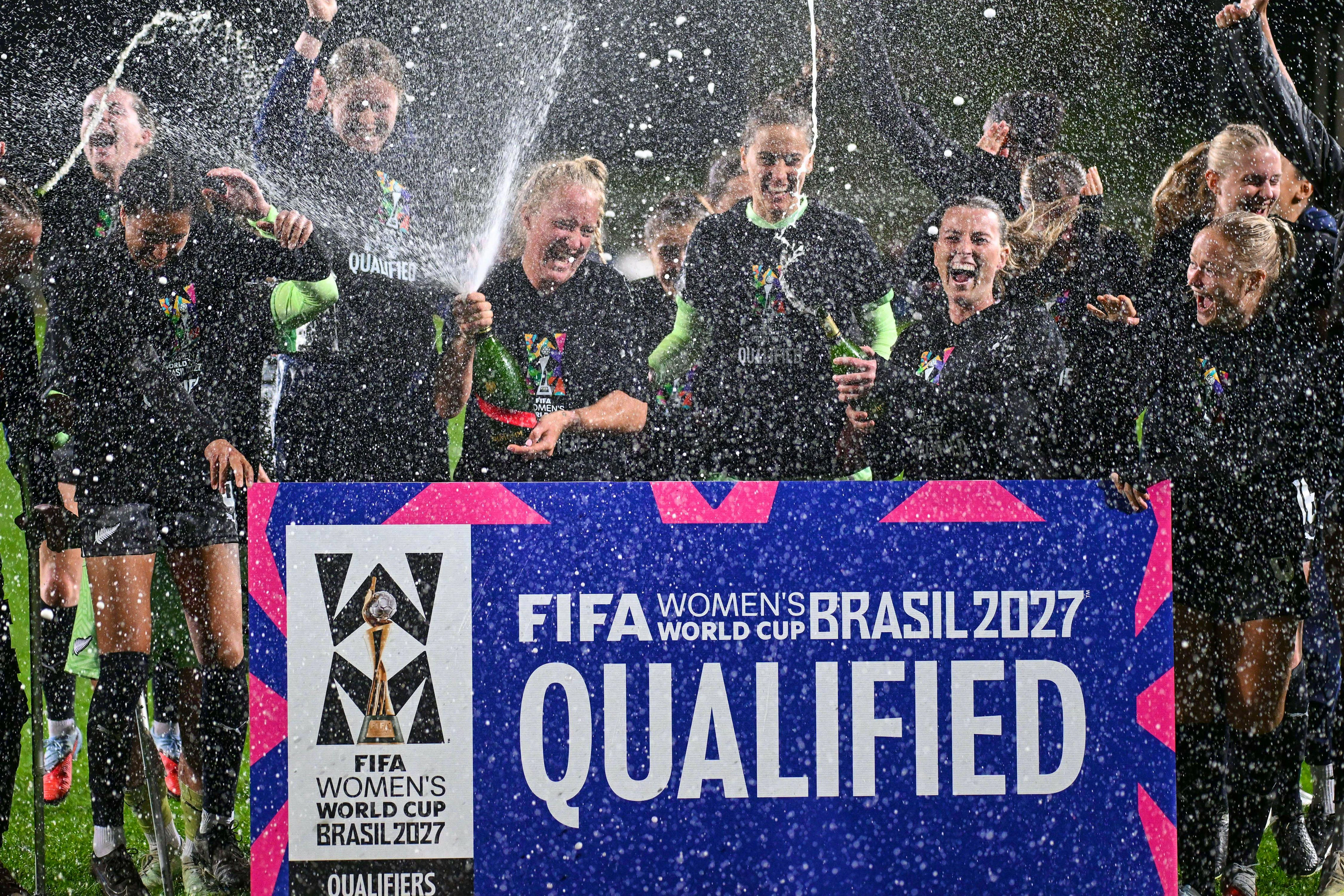 Neuseeland:&nbsp;Die Football Ferns sind zum sechsten Mal in Folge bei einer WM dabei. Bei der WM 2023 im eigenen Land bedeutete die Gruppenphase Endstation. Die Schweiz sicherte sich damals den Gruppensieg mit einem 0:0 gegen Neuseeland.