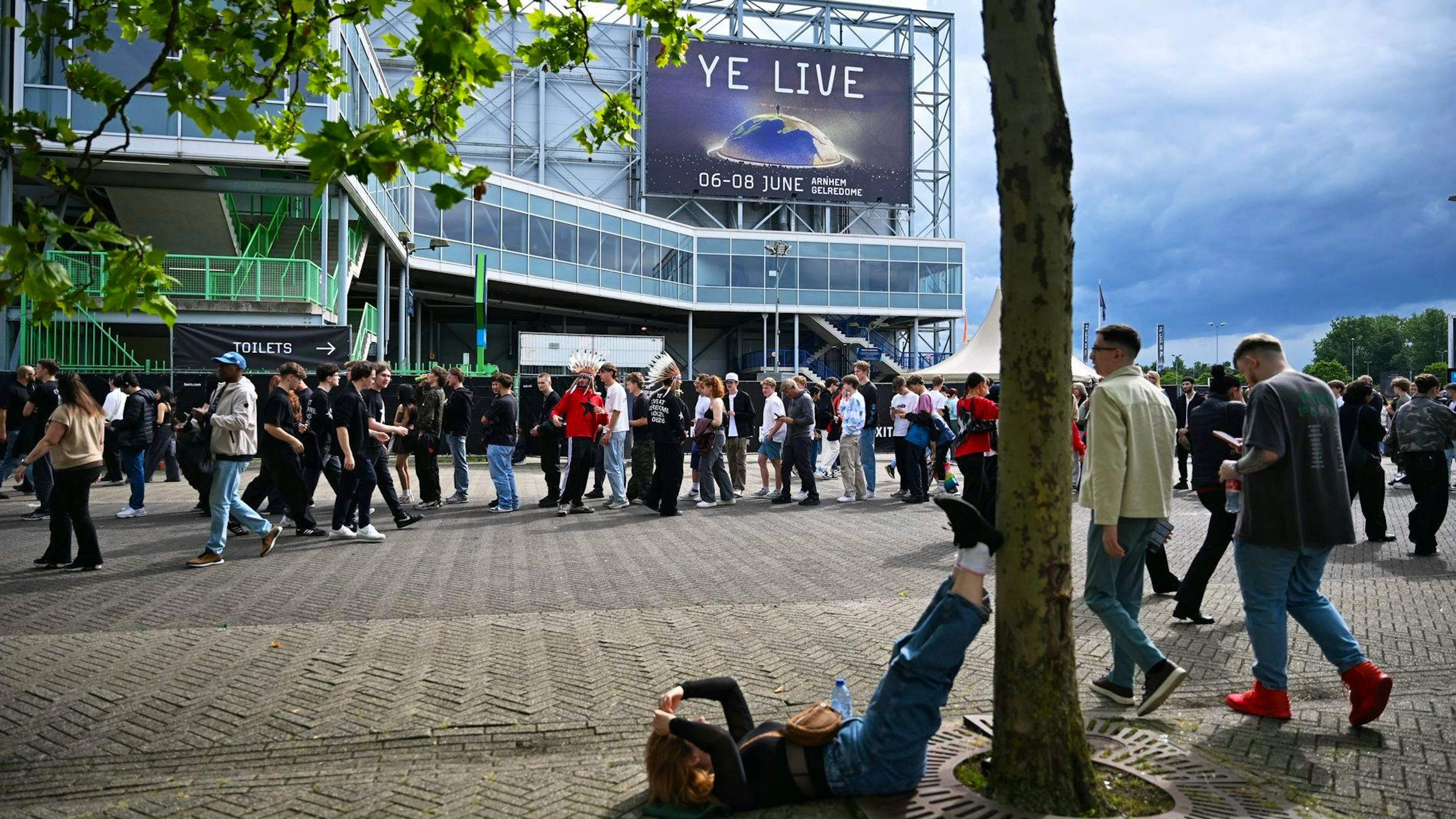 De nombreux fans ont déclaré à l'AFP venir essentiellement pour la musique de l'artiste de 48 ans, tout en condamnant ses propos controversés.