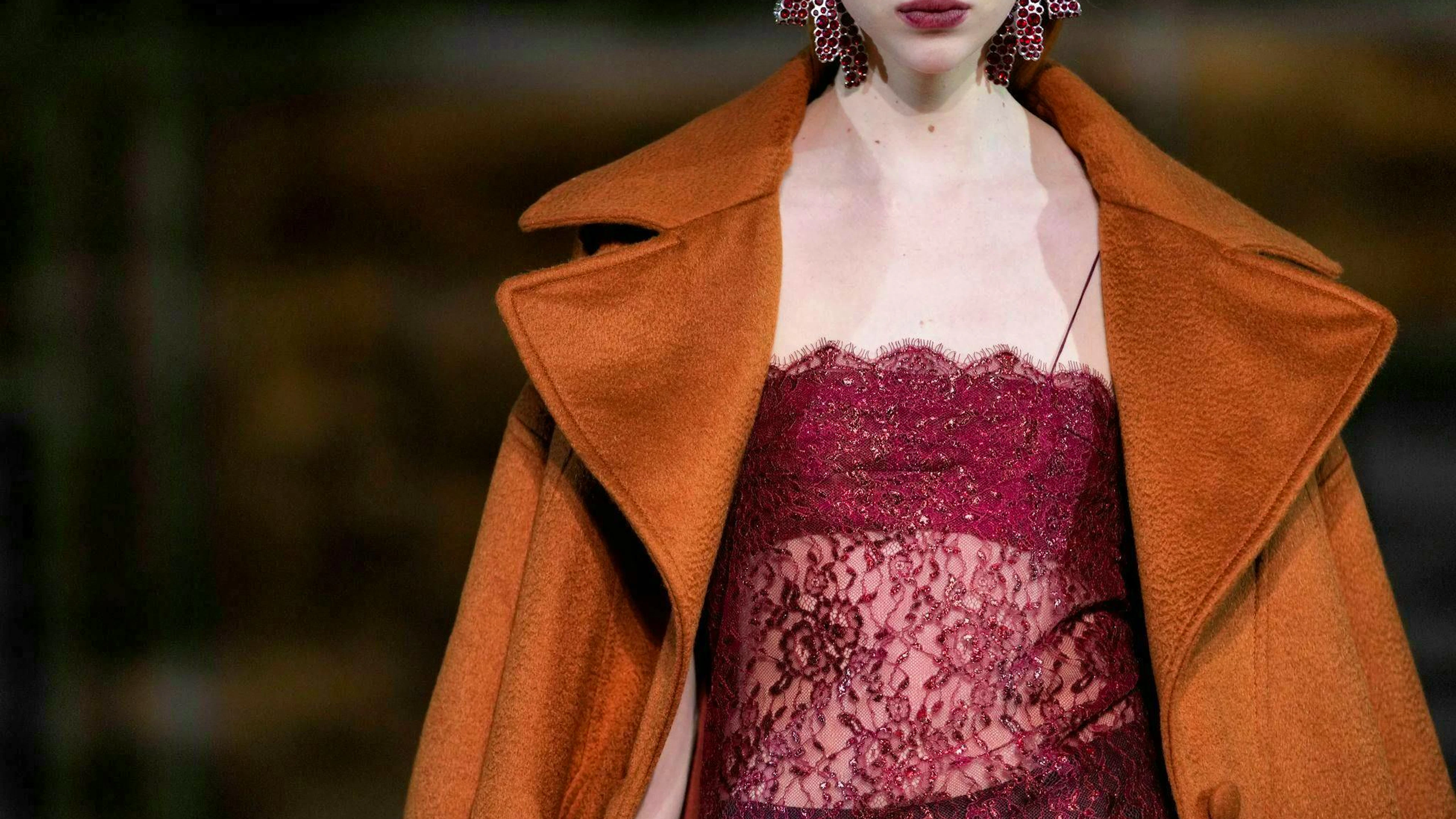A model presents a creation by Prabal Gurung at New York Fashion Week. Extremely slim bodies are once again dominating many catwalks - parallel to the boom in weight-loss injections. (Archive)