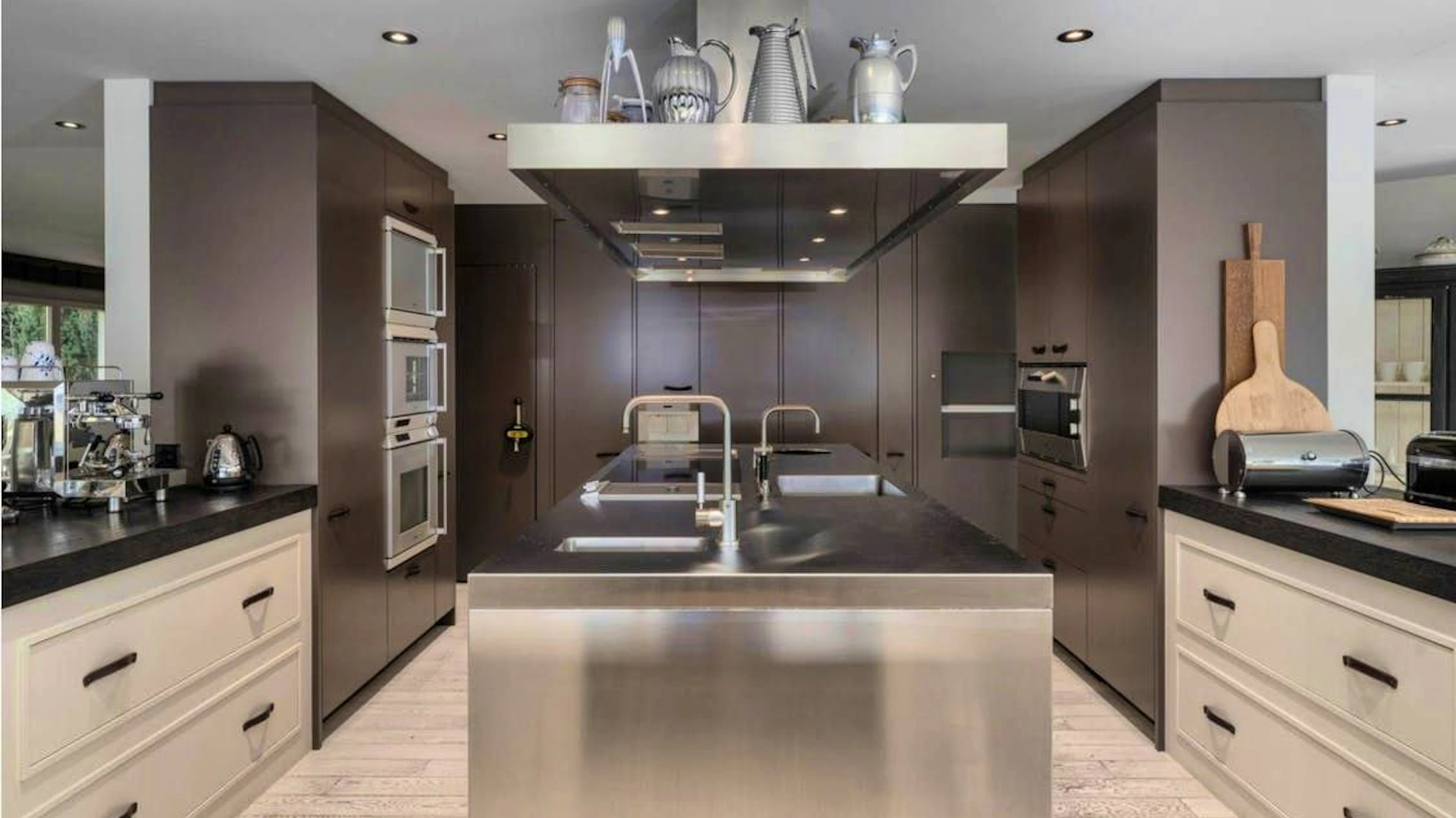 La cuisine ouverte est synonyme de concepts d'habitat contemporains et de solutions spatiales généreuses.