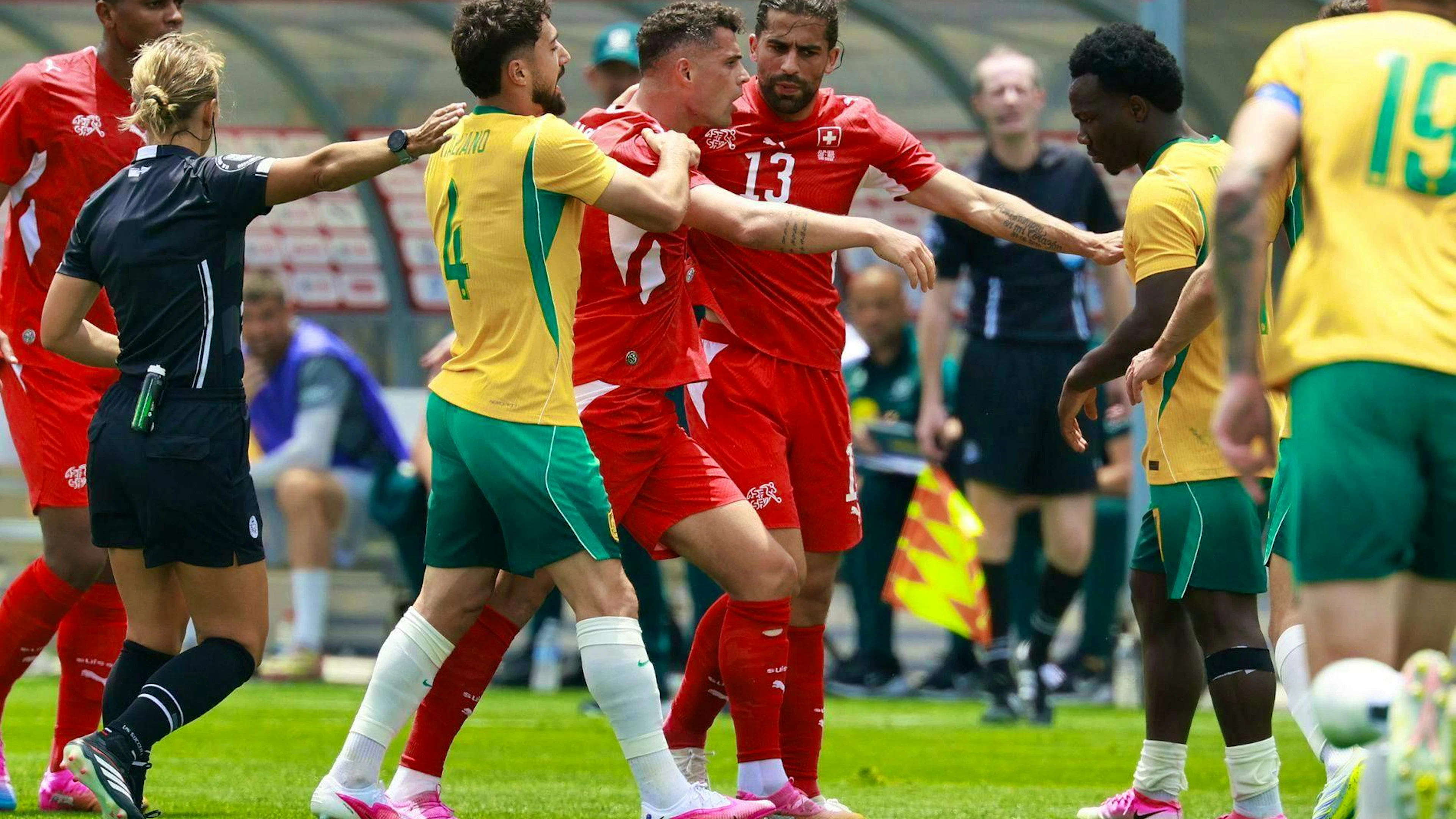 Xhaka fumes after unfair action by Irankunda - and the captain is also aggressive after the game.