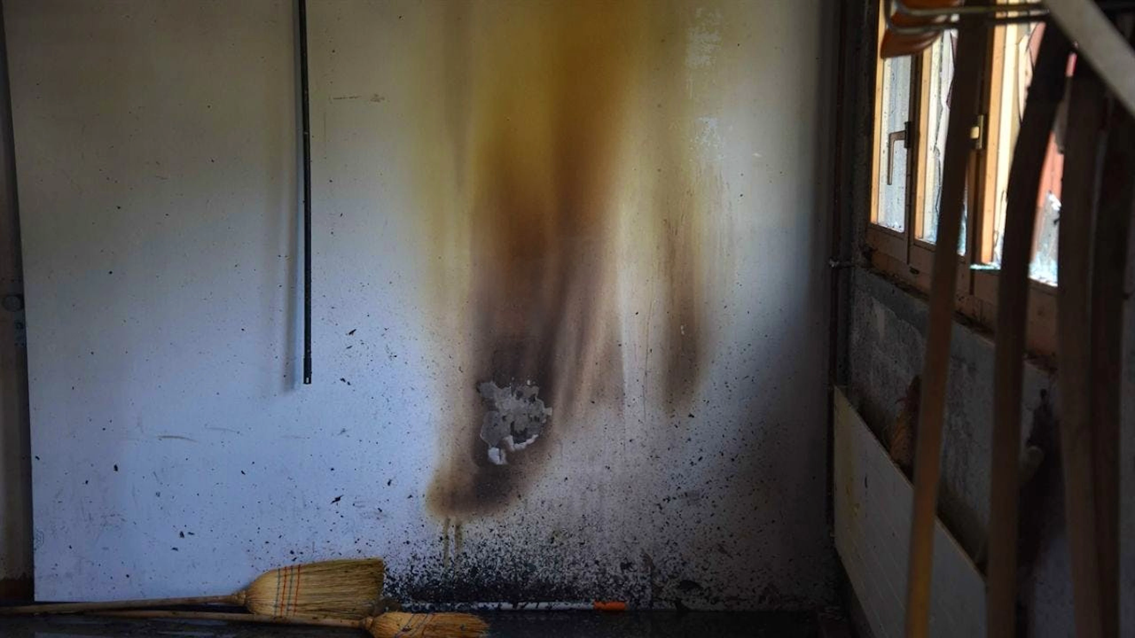 Le fiamme hanno provocato ingenti danni.