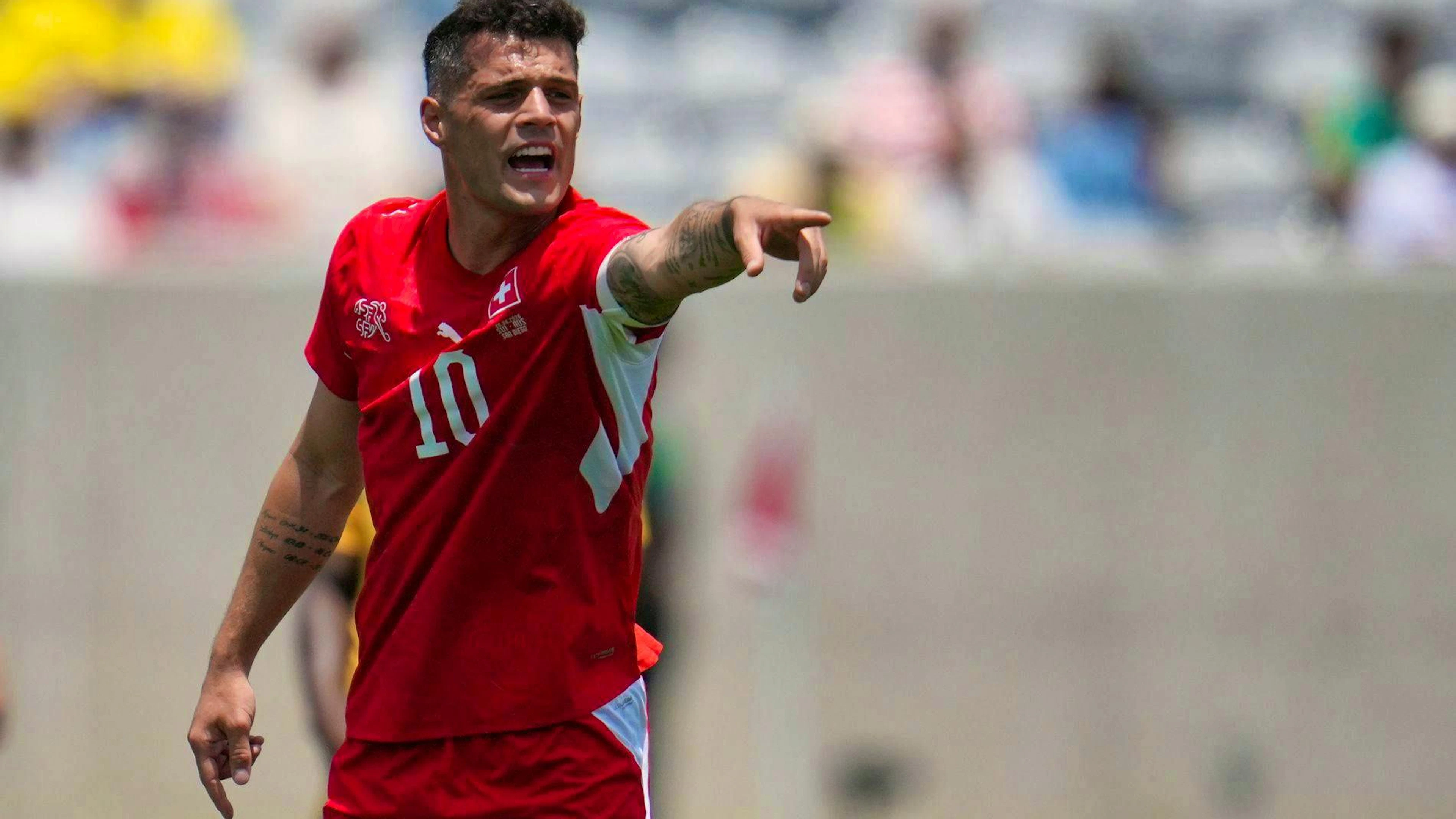 Il centrocampista della Svizzera Granit Xhaka gesticola durante il primo tempo dell'amichevole o contro l'Australia.