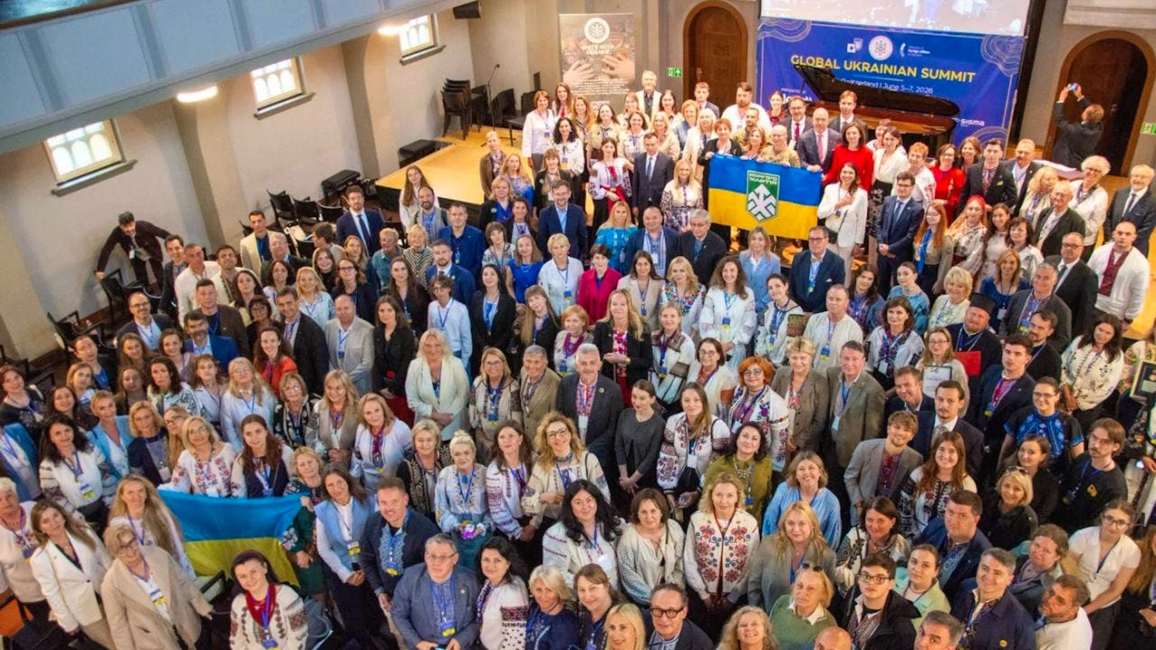 Über 300 Vertreterinnen und Vertreter der globalen ukrainischen Gemeinschaft aus 50 Ländern tauschten sich in Bern aus.