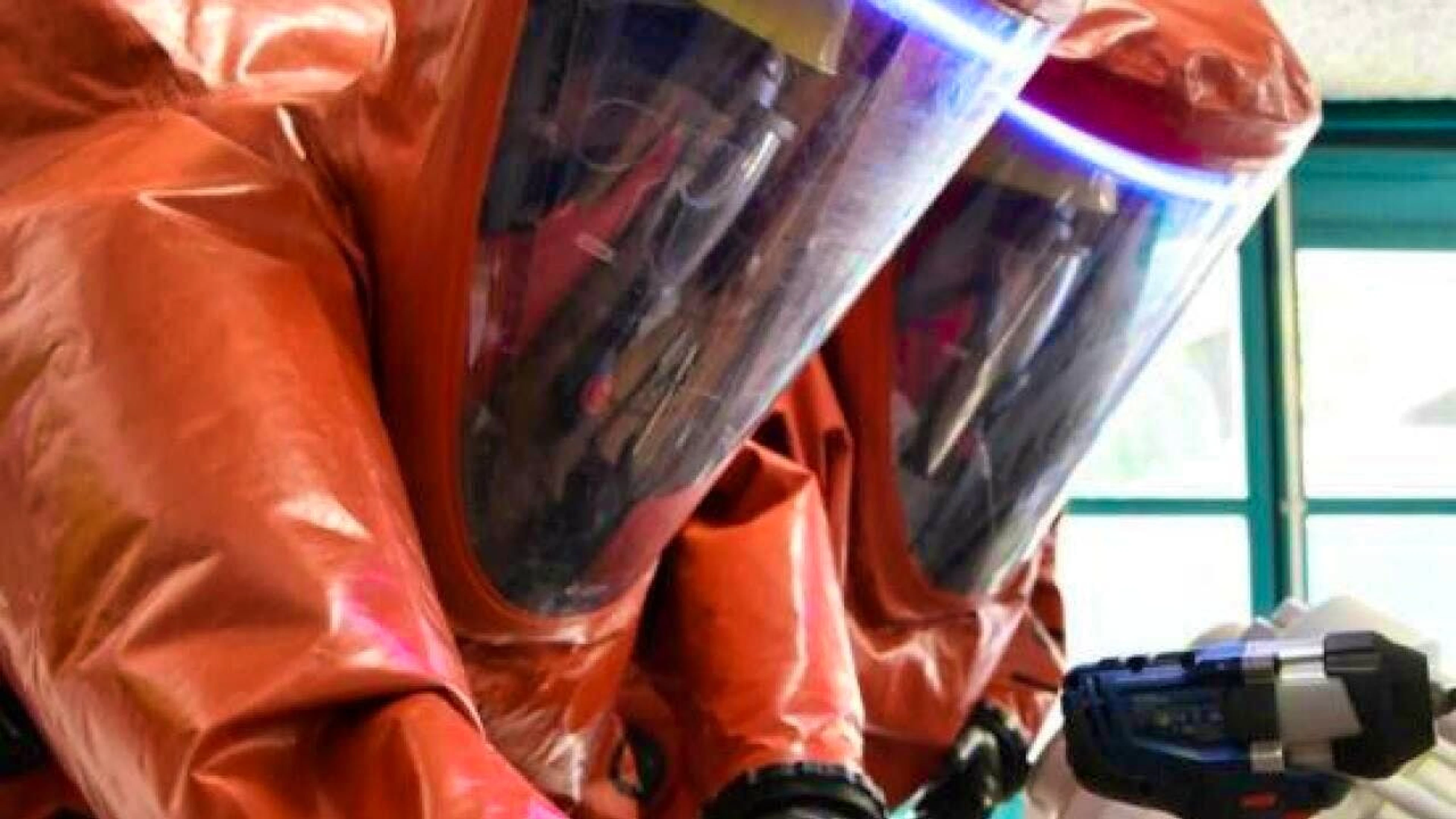 The gas cylinder was transferred to a special recovery container.