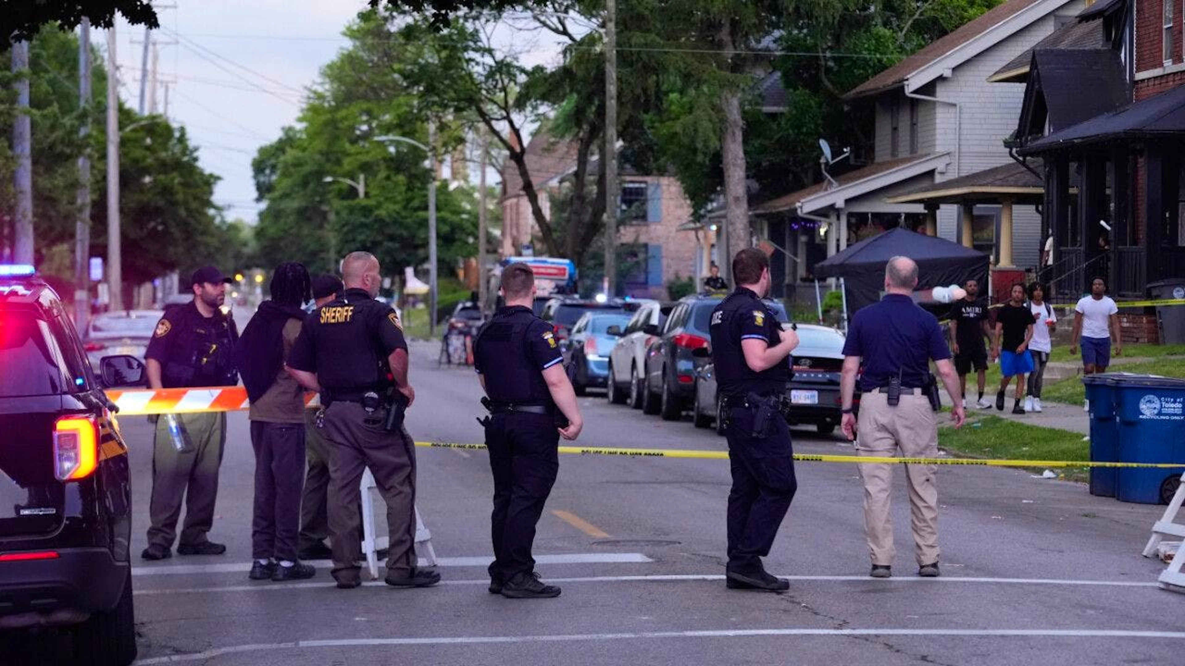 La zona della sparatoria a Toledo, in Ohio, transennata dalle forze dell'ordine.