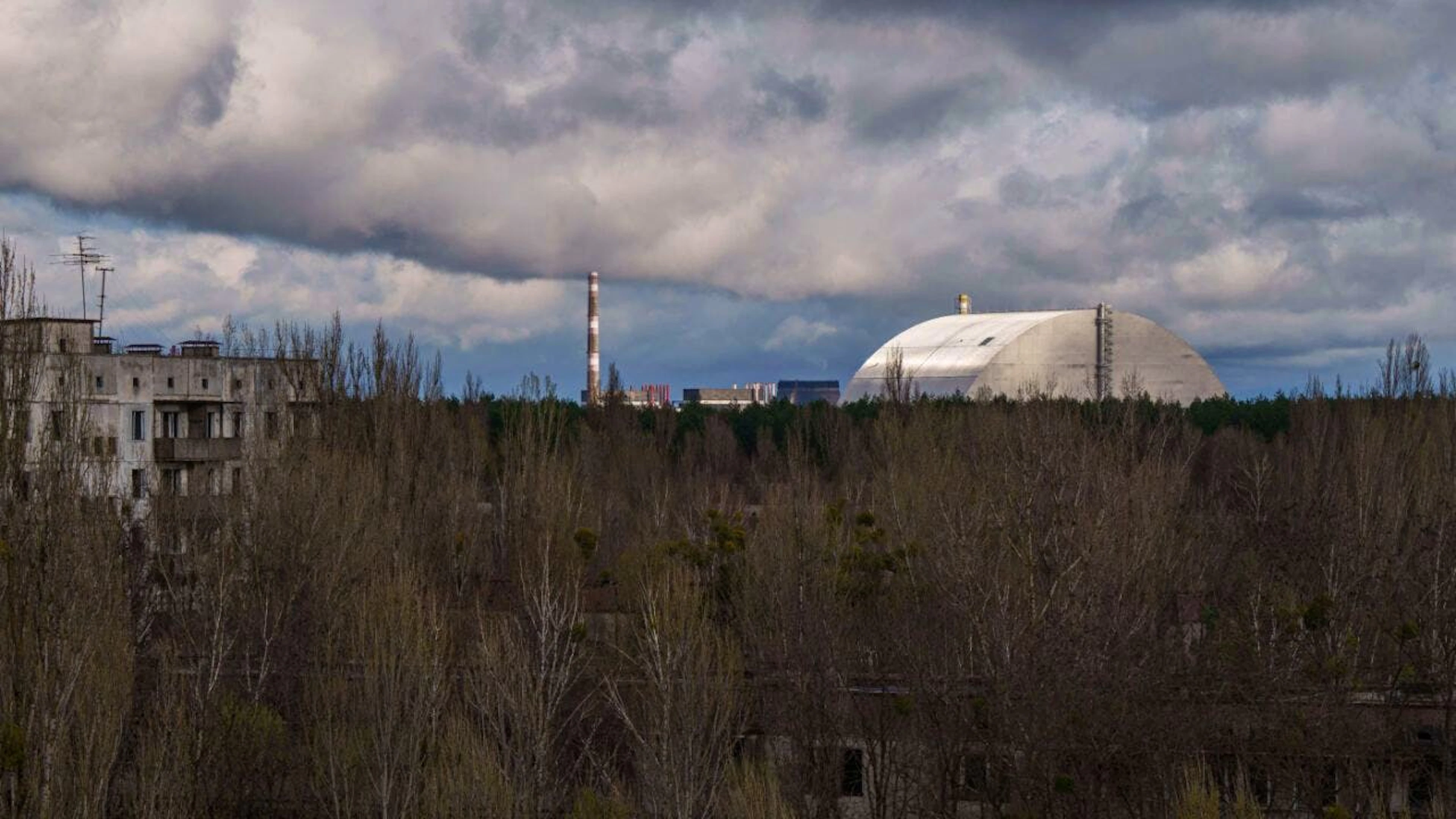 La centrale di Chernobyl con il sarcofago costruito dopo la catastrofe nucleare del 1986. (foto d'archivio)