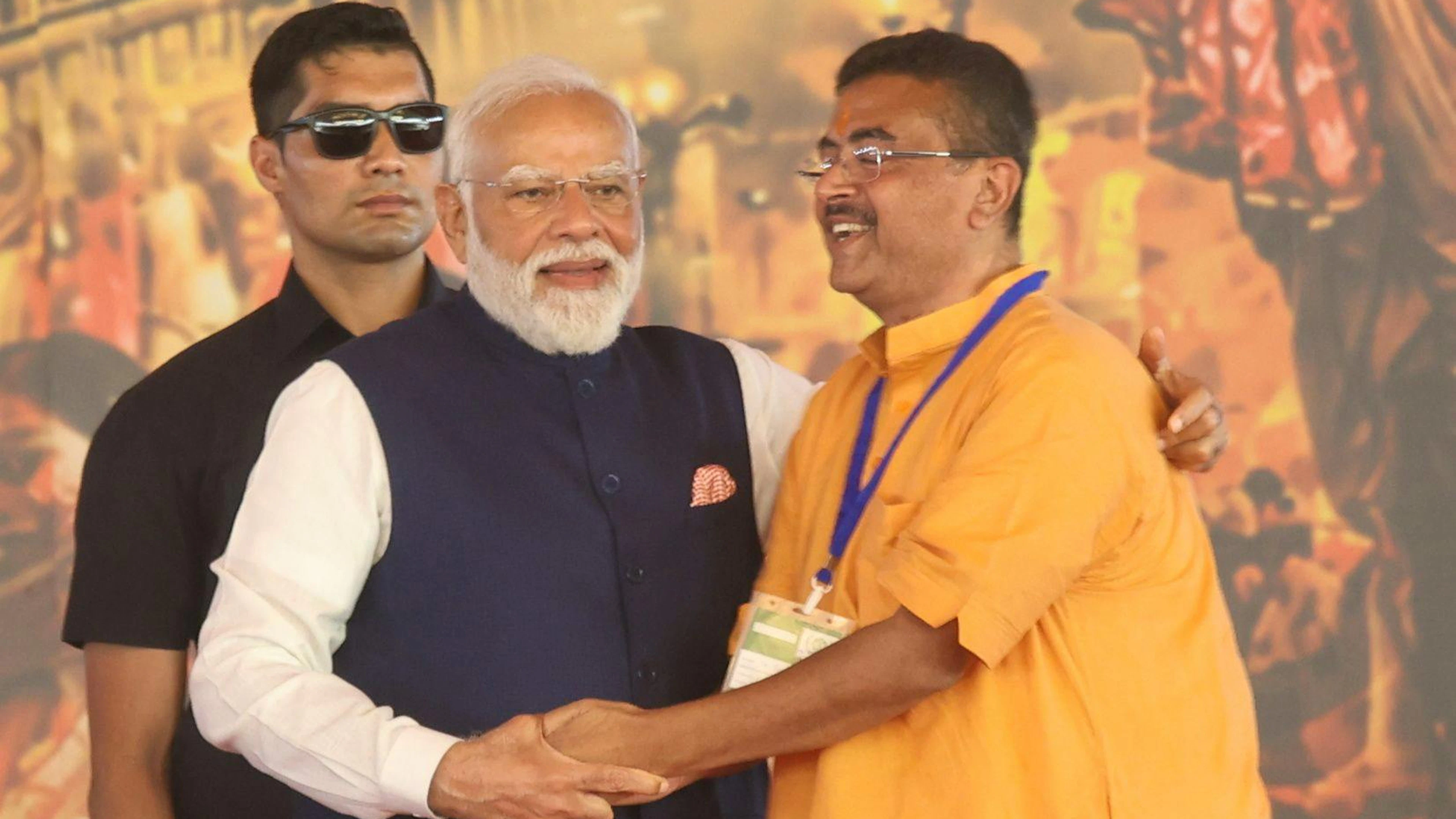 Le premier ministre Narendra Modi (à g.) en companie de Suvendu Adhikari (homme politique actif dans la région du Bengale-Occidentaé).