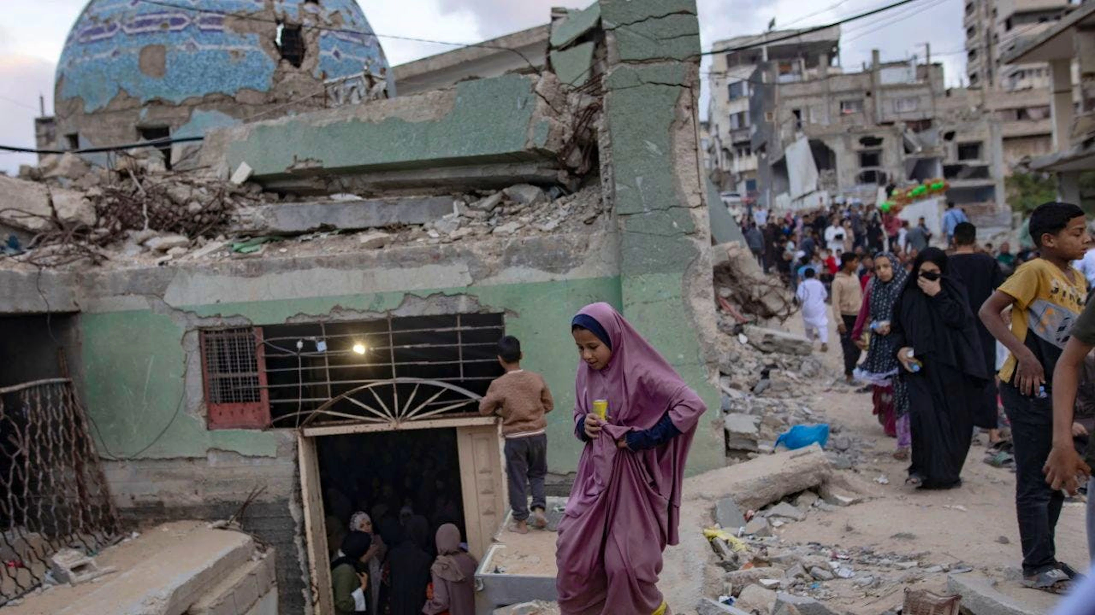 1,7 Millionen Palästinenserinnen und Palästinenser sind im Gazastreifen wegen des Krieges zwischen der Hamas und Israel aus ihren angestammten Häusern vertrieben worden. Das Aussendepartement schätzt die Lage der Menschen im dicht besiedelten Küstengebiet als dramatisch ein. (Archivbild)
