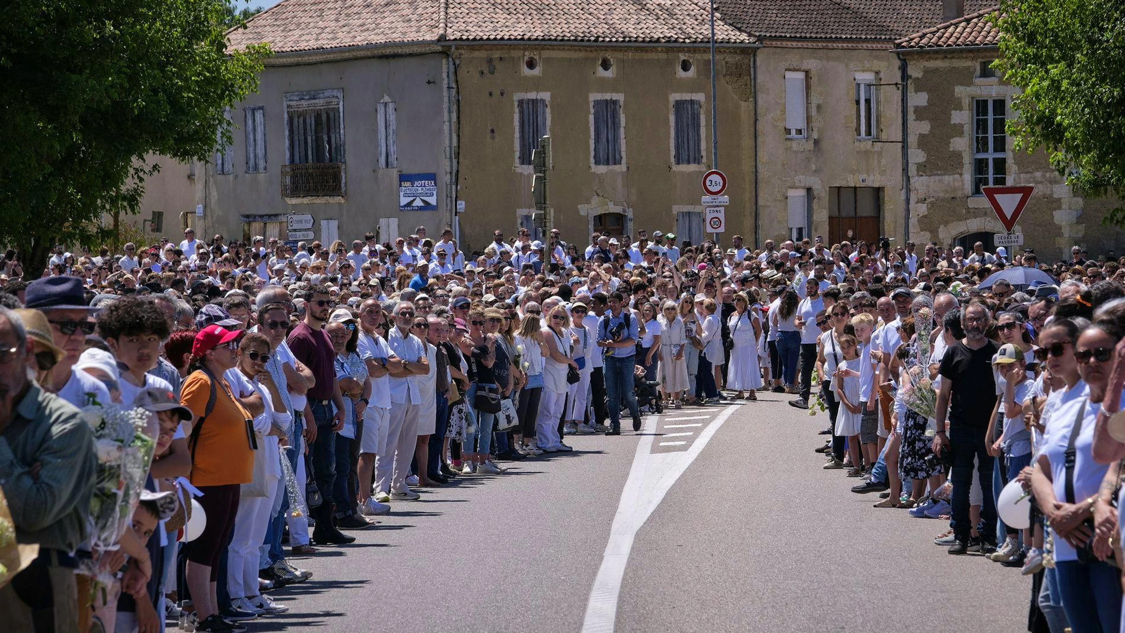 Rund 6000 Menschen versammelten sich in Fleurance.