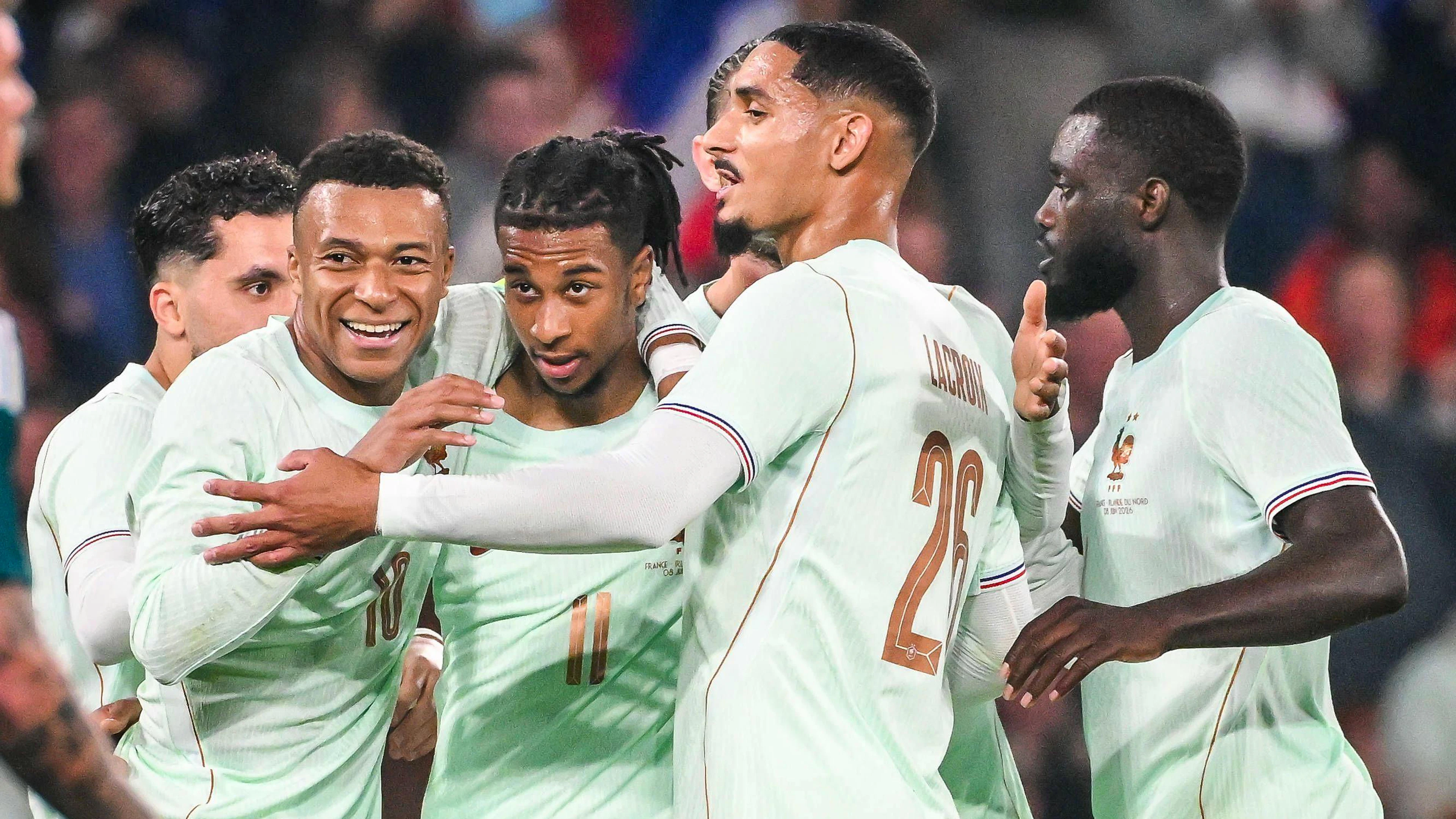 Les Bleus décollent avec un triplé d’Olise.