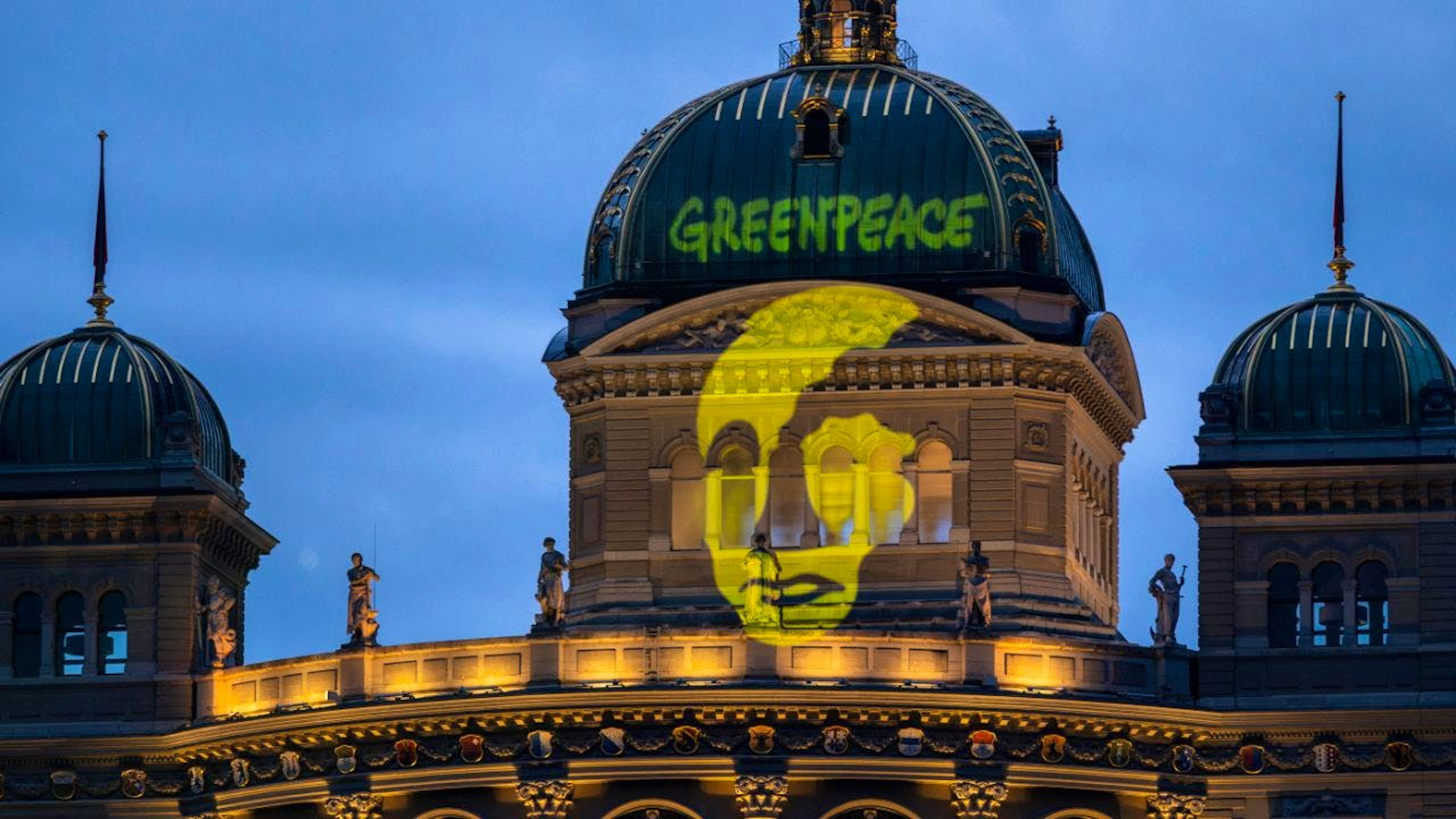 Die zweite Projektion zeigte Russlands Präsidenten Wladimir Putin mit einem Kühlturm im Gesicht. Sie soll aufzeigen, dass mit einer Rückkehr zur Atomenergie unter anderem die Abhängigkeit zu Russland wächst.