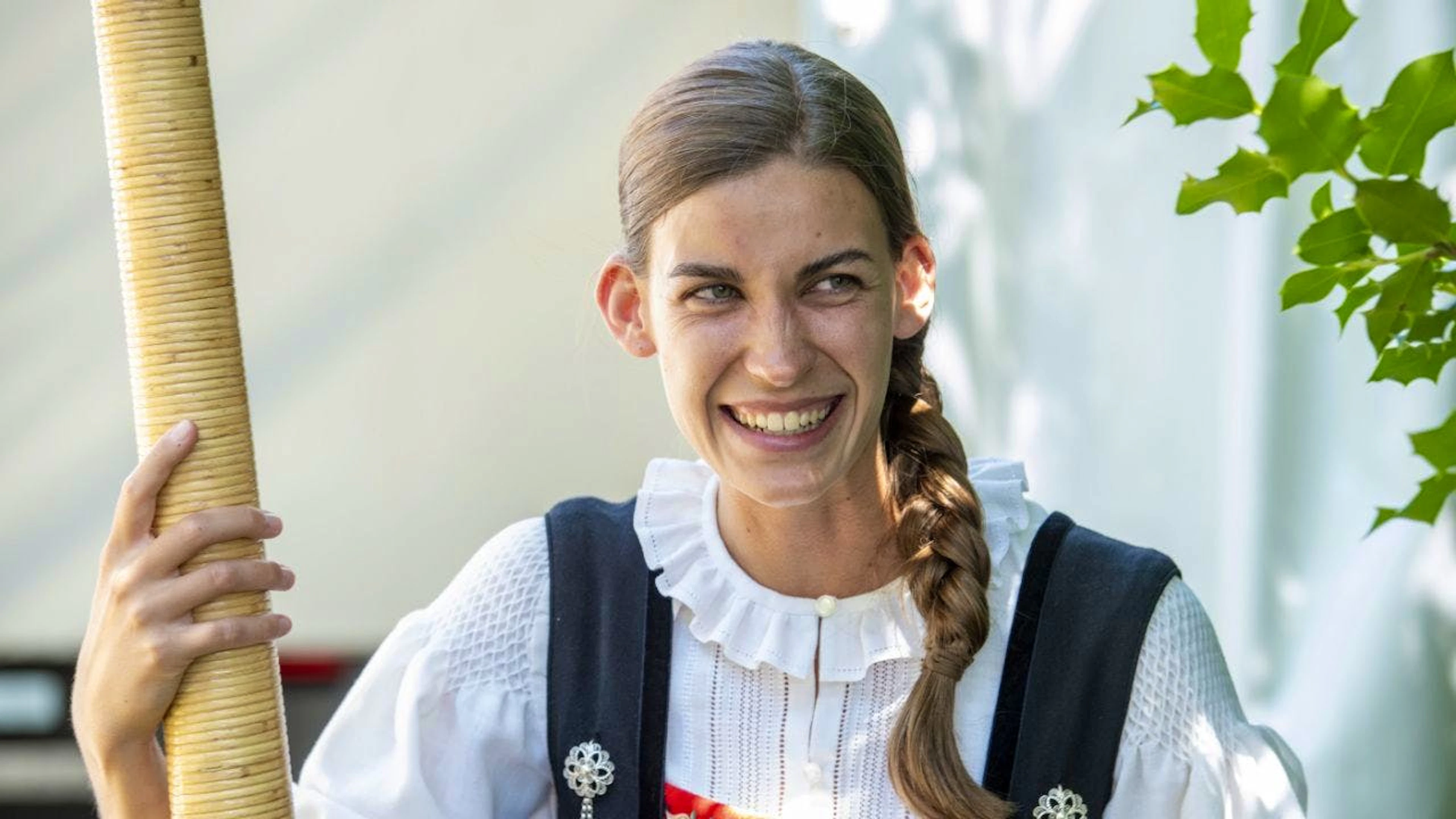 Die Schweizer Alphornistin Lisa Stoll spielt am kommenden Sonntag gemeinsam mit der Organistin und Sängerin Fabienne Romer am Volksmusikfestival in Altdorf. (Archivbild)