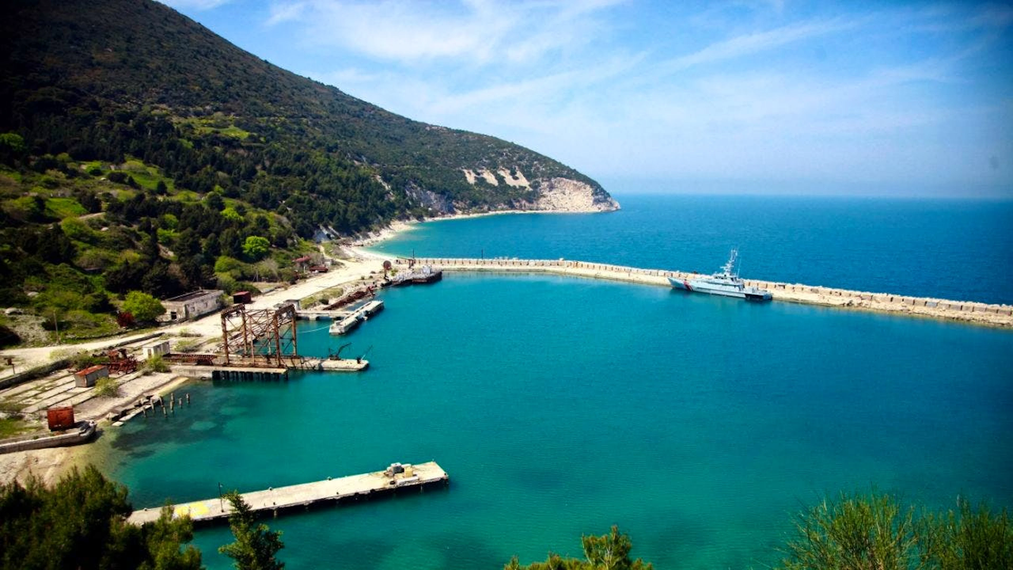 Il porto dell'isola di Sazan, 140 kilometers a sud-ovest della capitale albanese Tirana. (foto d'archivio)