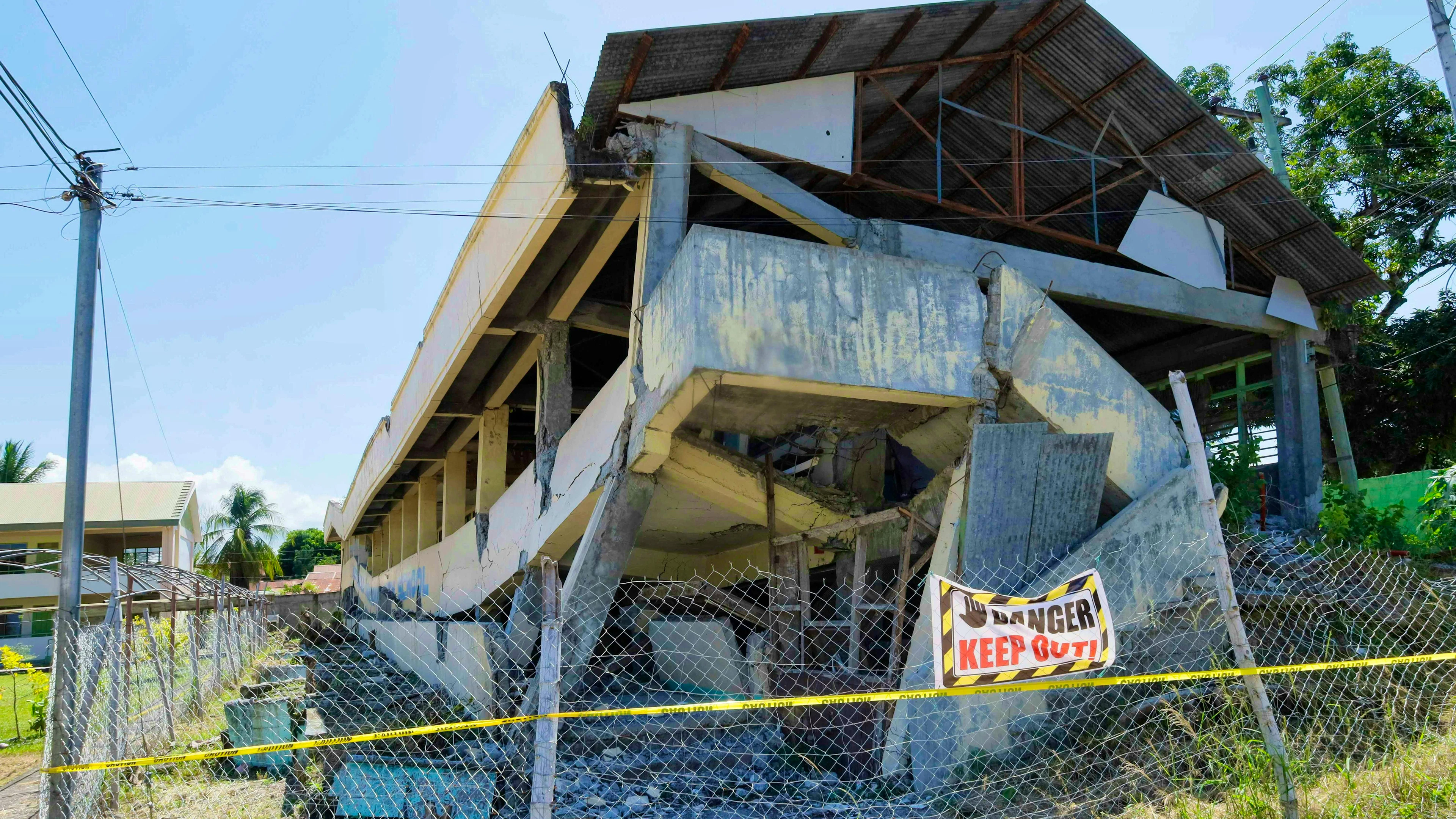 A school collapsed in the province of Davao del Sur.